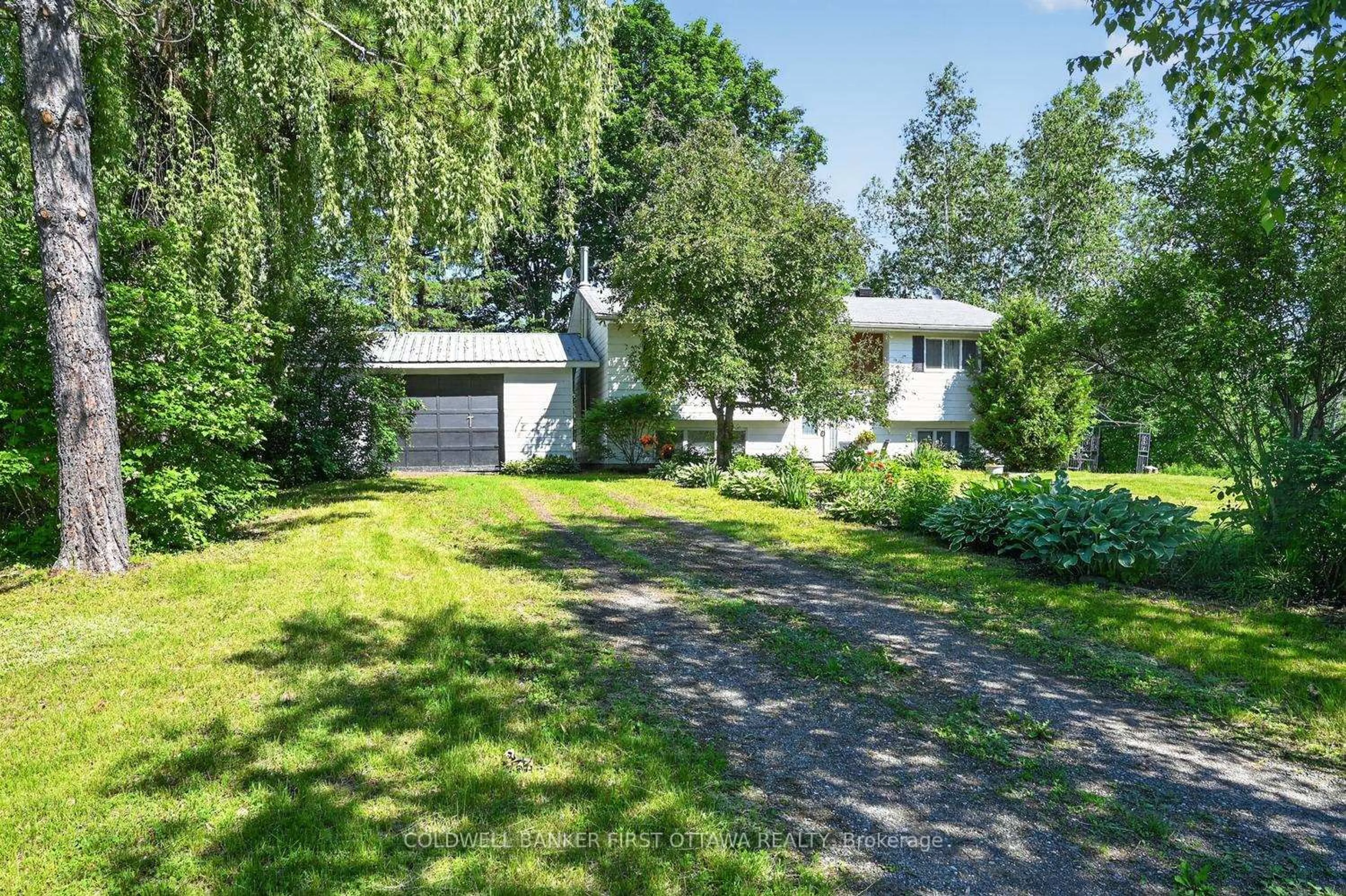 A pic from outside/outdoor area/front of a property/back of a property/a pic from drone, unknown for 8715 Copeland Rd, Ashton Ontario K0A 1B0