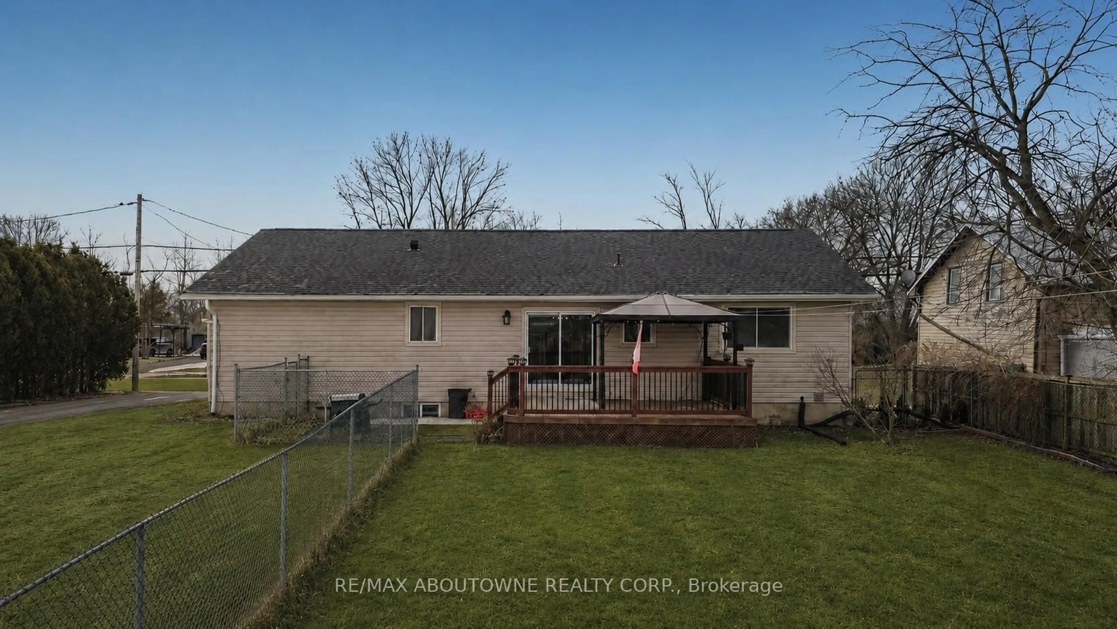 A pic from outside/outdoor area/front of a property/back of a property/a pic from drone, building for 12 Main St, Haldimand Ontario N0A 1P0