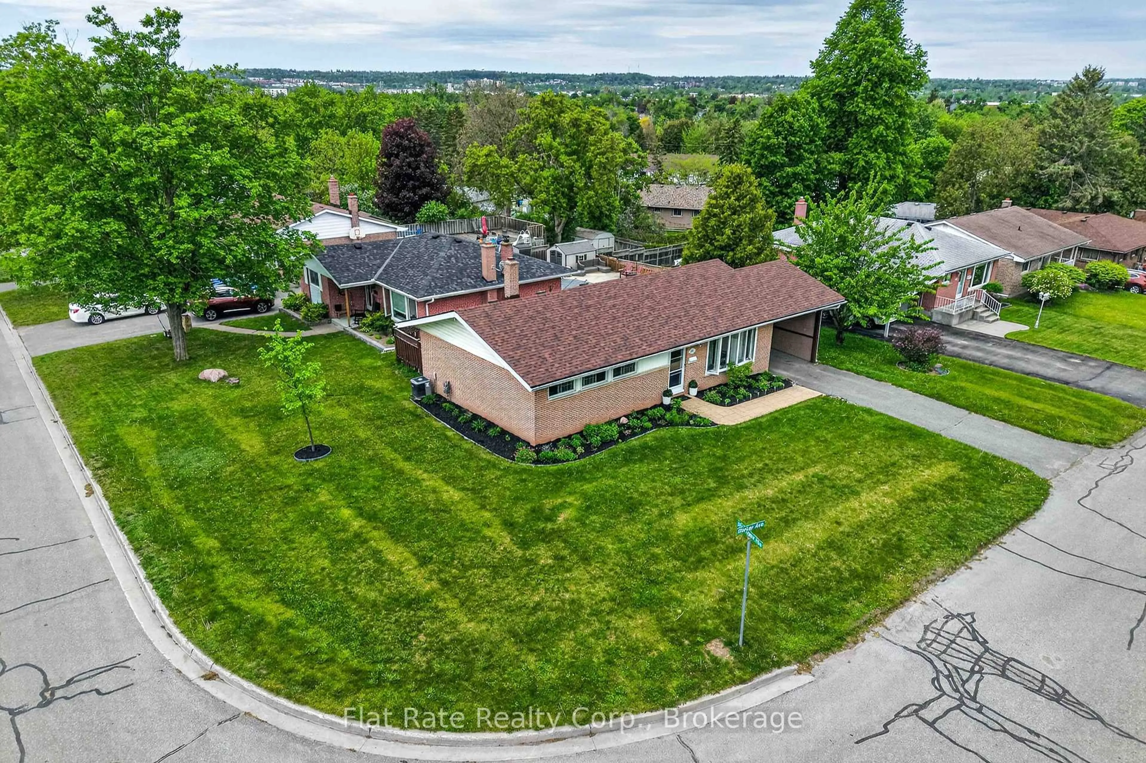 A pic from outside/outdoor area/front of a property/back of a property/a pic from drone, street for 481 BARKER Ave, Peterborough Ontario K9J 1E2