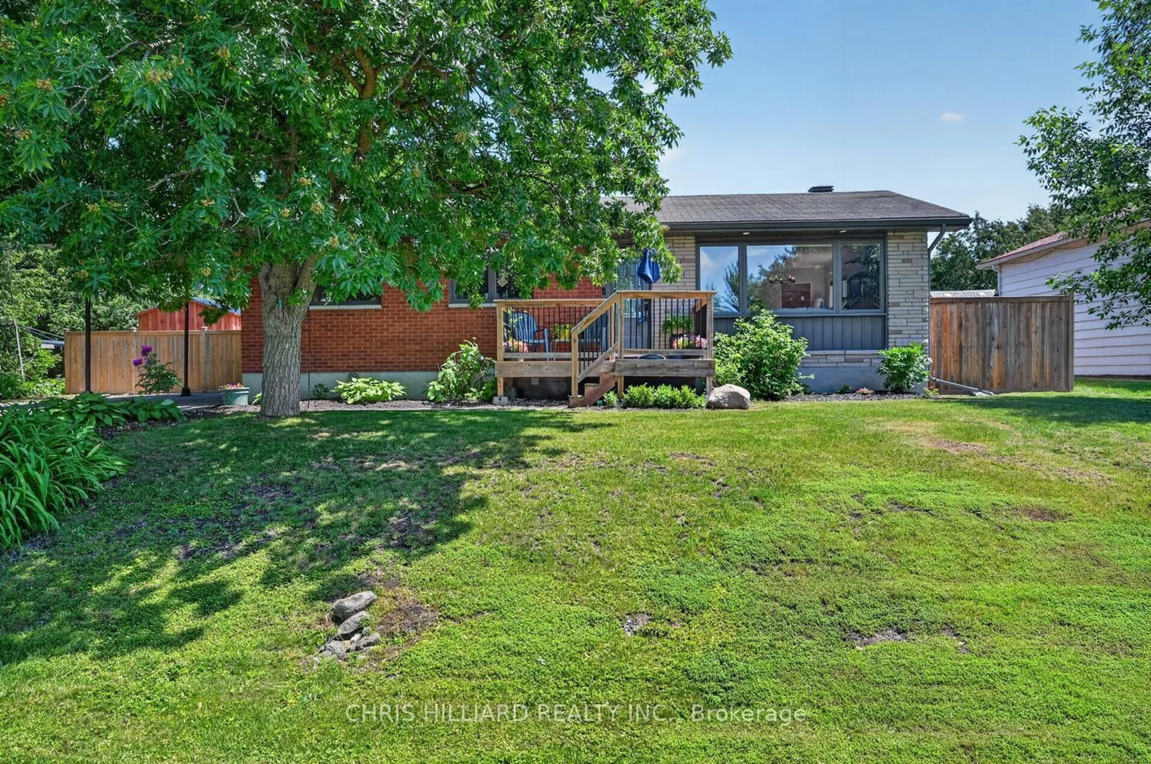 A pic from outside/outdoor area/front of a property/back of a property/a pic from drone, unknown for 5277 Hillcrest Dr, Ottawa Ontario K4M 1E9