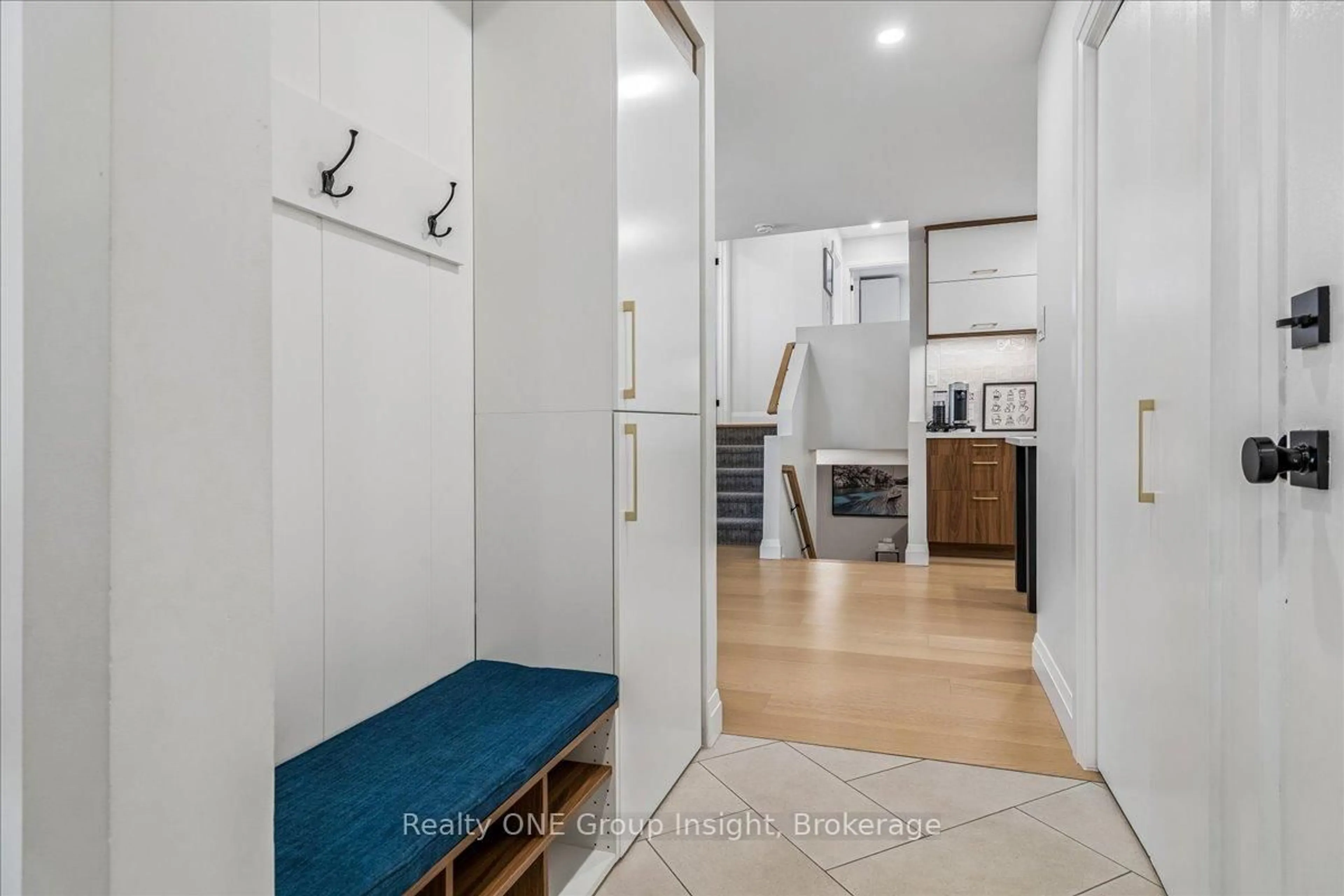 Indoor entryway for 13 Salina Pl, Hamilton Ontario L8G 4L4