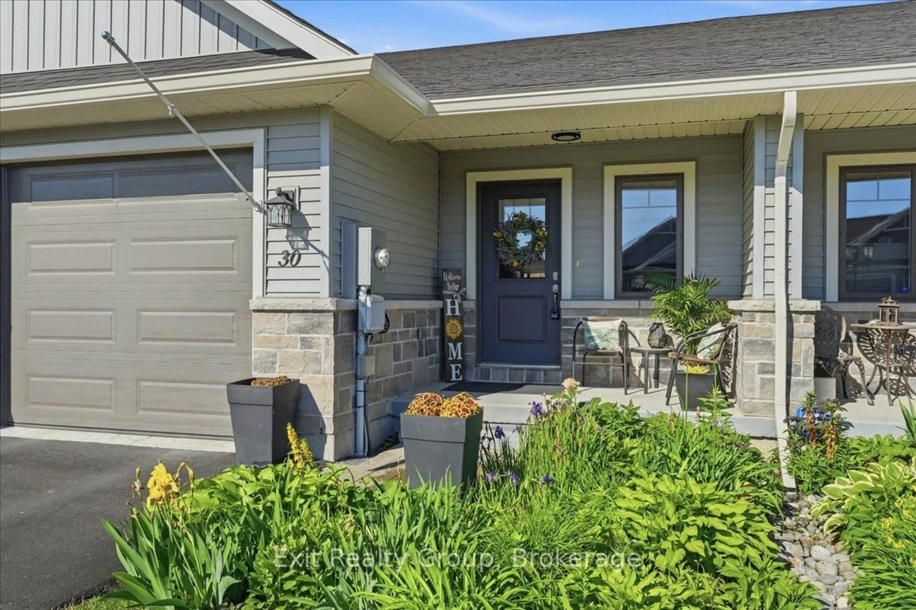 Indoor entryway for 30 Sandhu Cres, Belleville Ontario K8P 0G6