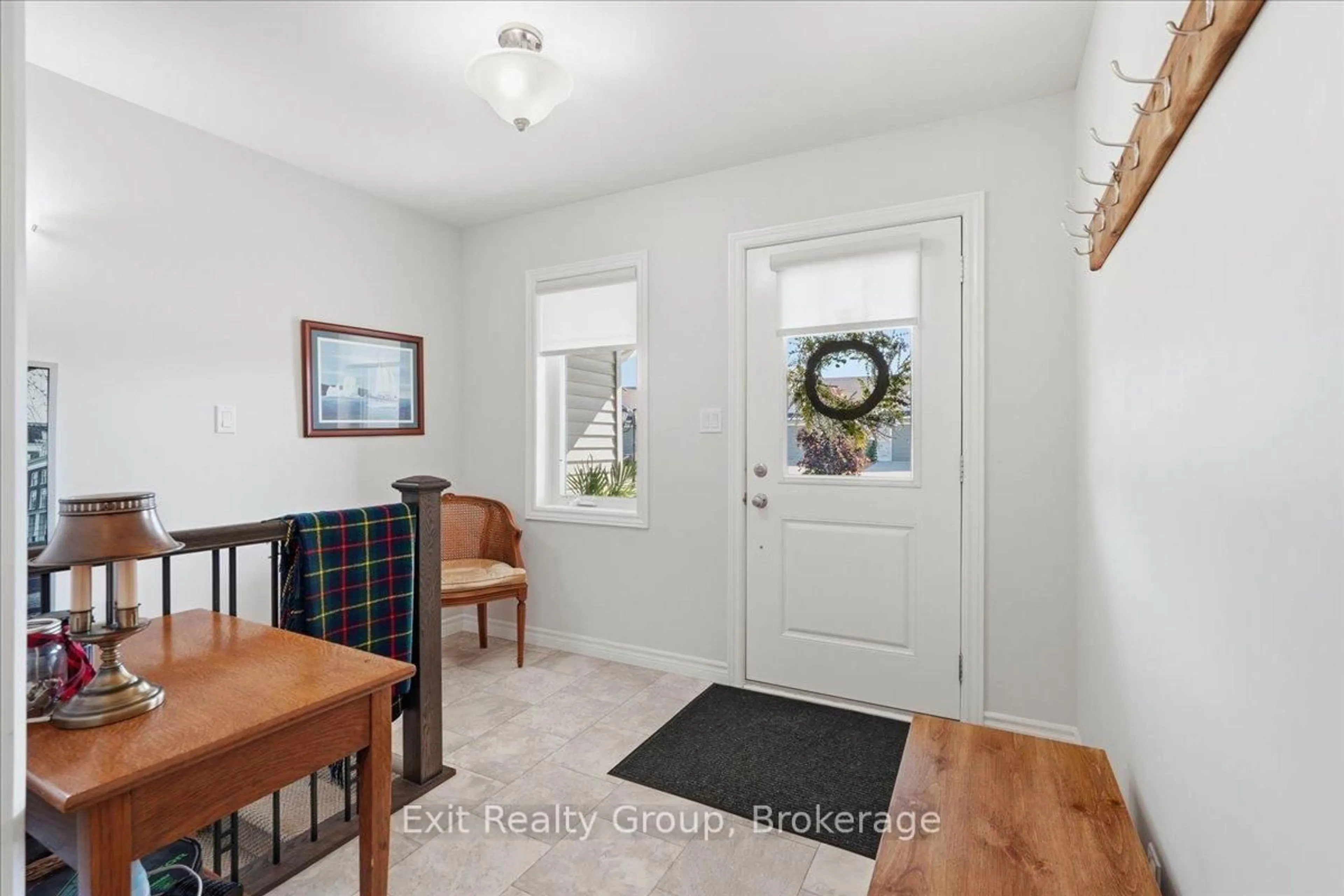 Indoor entryway for 30 Sandhu Cres, Belleville Ontario K8P 0G5
