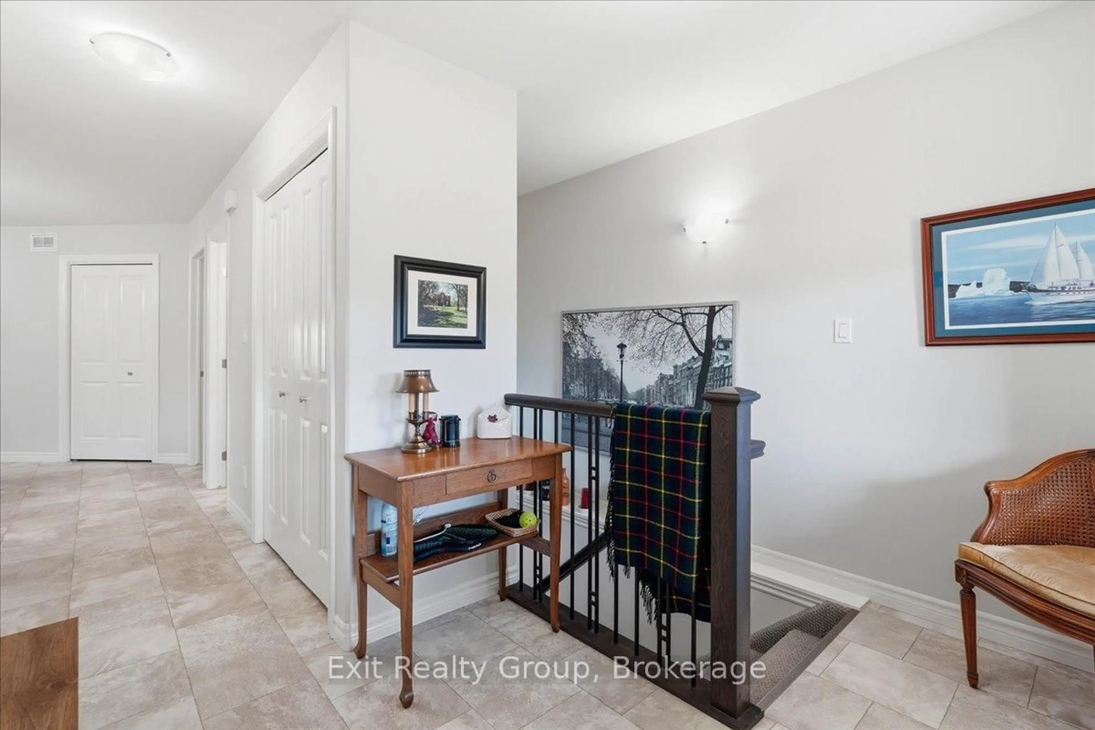 Indoor entryway for 30 Sandhu Cres, Belleville Ontario K8P 0G5