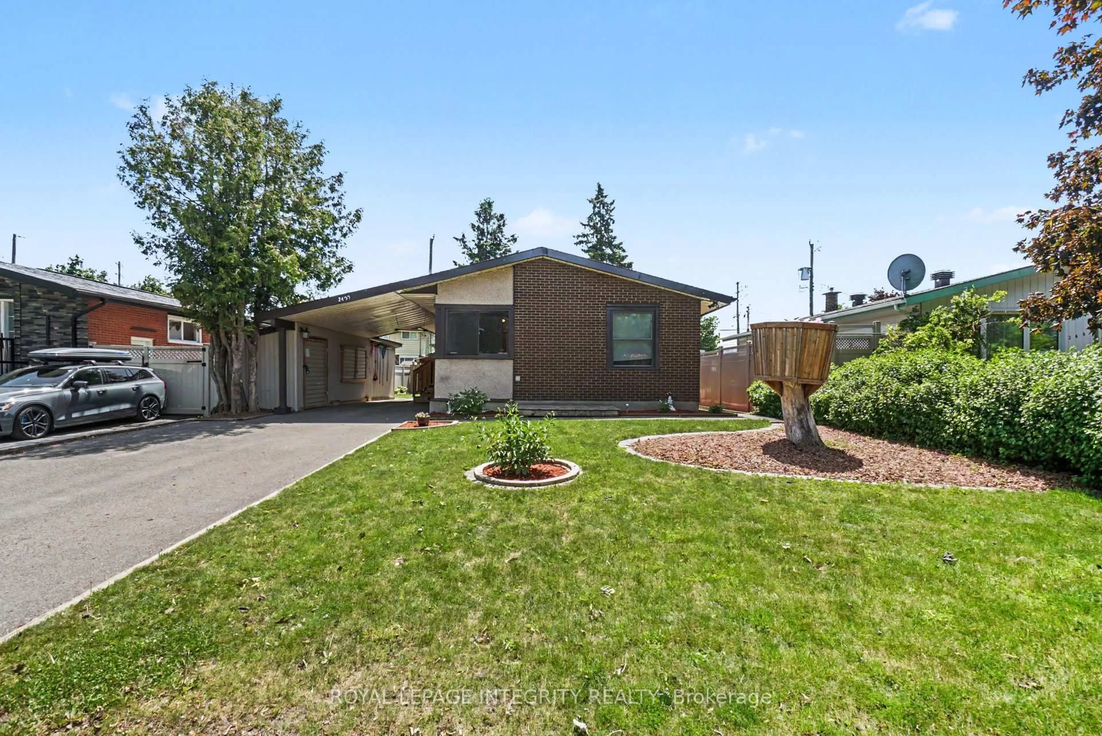 Home with vinyl exterior material, street for 2450 Magnus Ave, Ottawa Ontario K1G 1J8