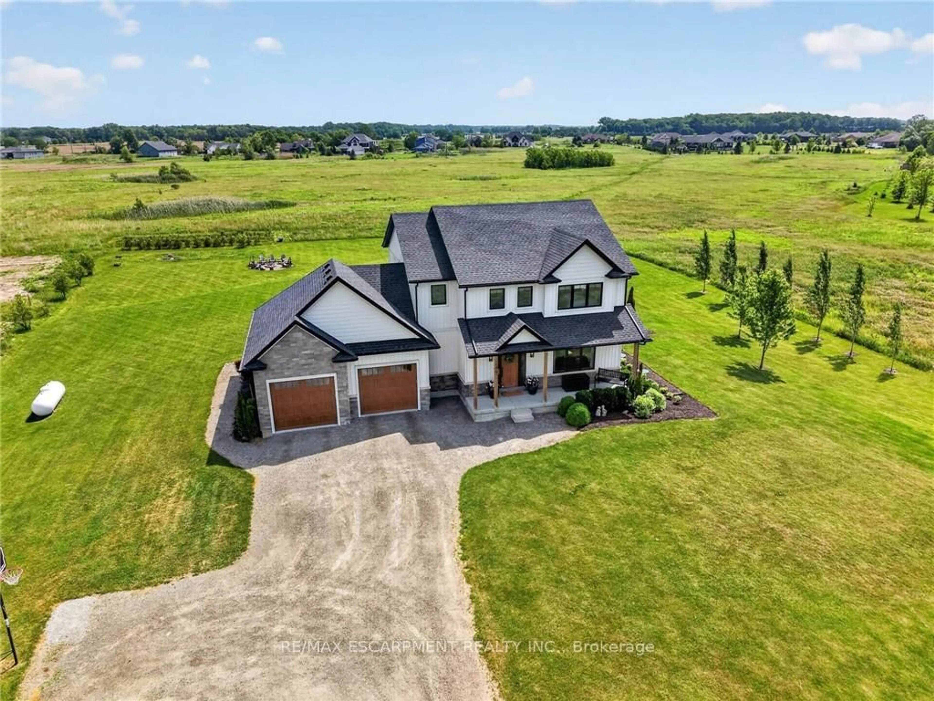 A pic from outside/outdoor area/front of a property/back of a property/a pic from drone, unknown for 195 VICTORIA Ave, Pelham Ontario L0S 1C0