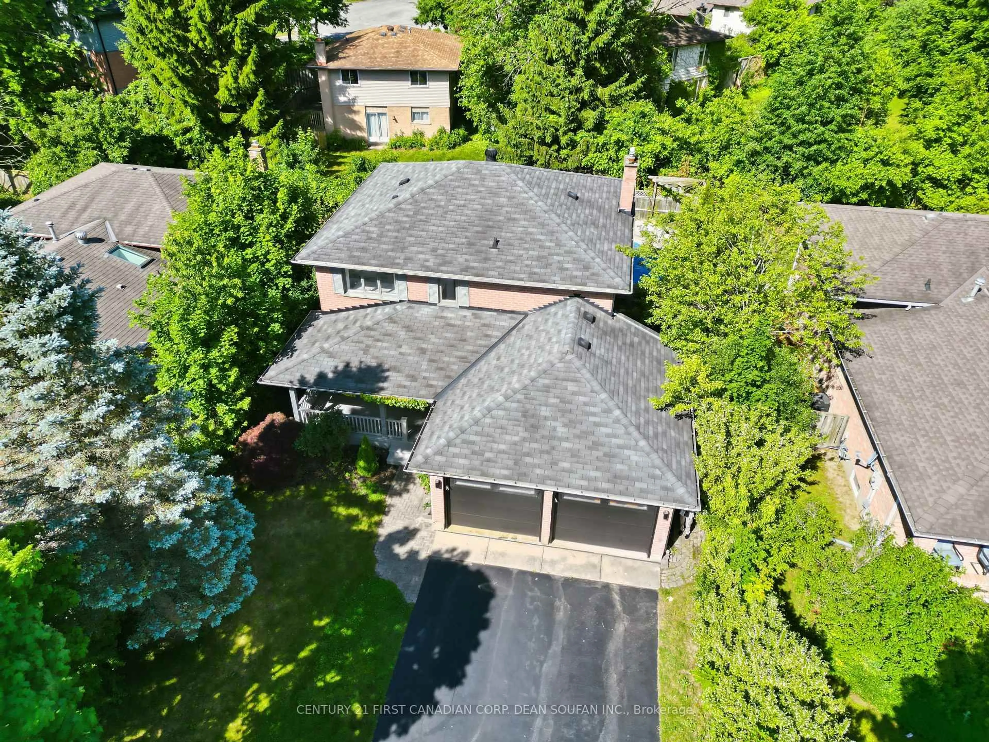 A pic from outside/outdoor area/front of a property/back of a property/a pic from drone, street for 47 Walmer Gdns, London North Ontario N6G 4H5