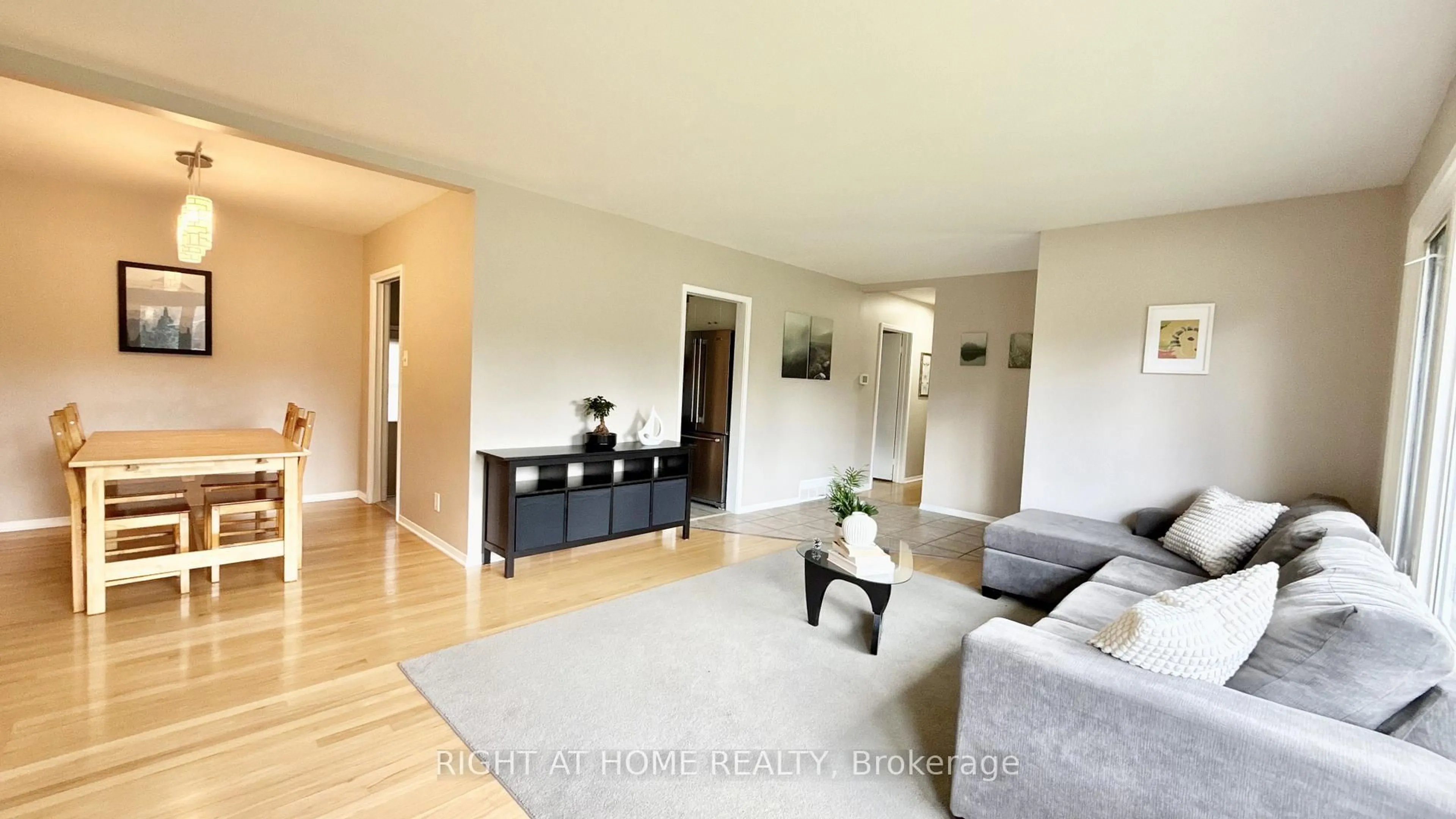 Living room with furniture, wood/laminate floor for 989 GOREN Ave, Ottawa Ontario K1G 2T8