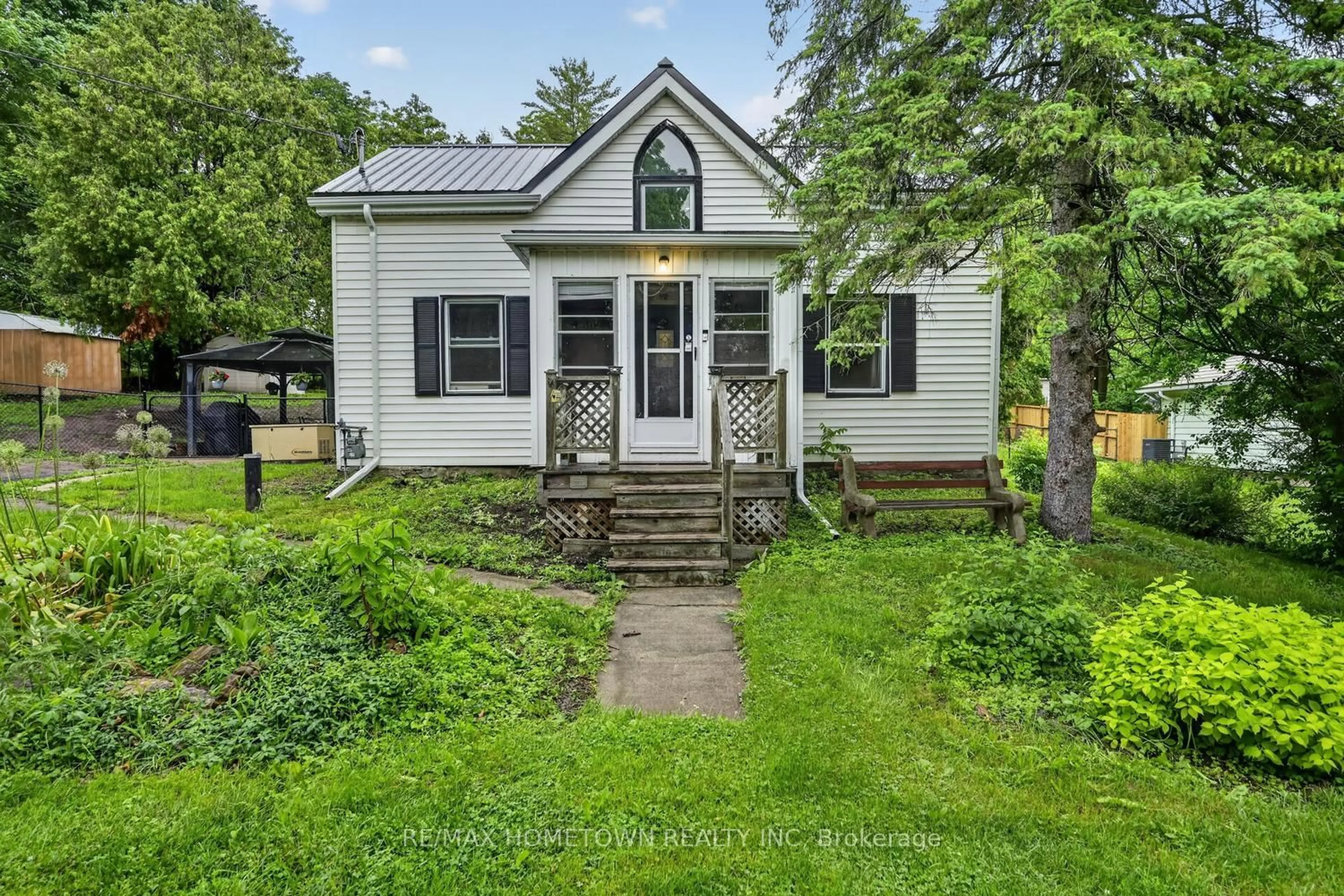 Unknown for 15 Perth St, Elizabethtown-Kitley Ontario K0E 1M0