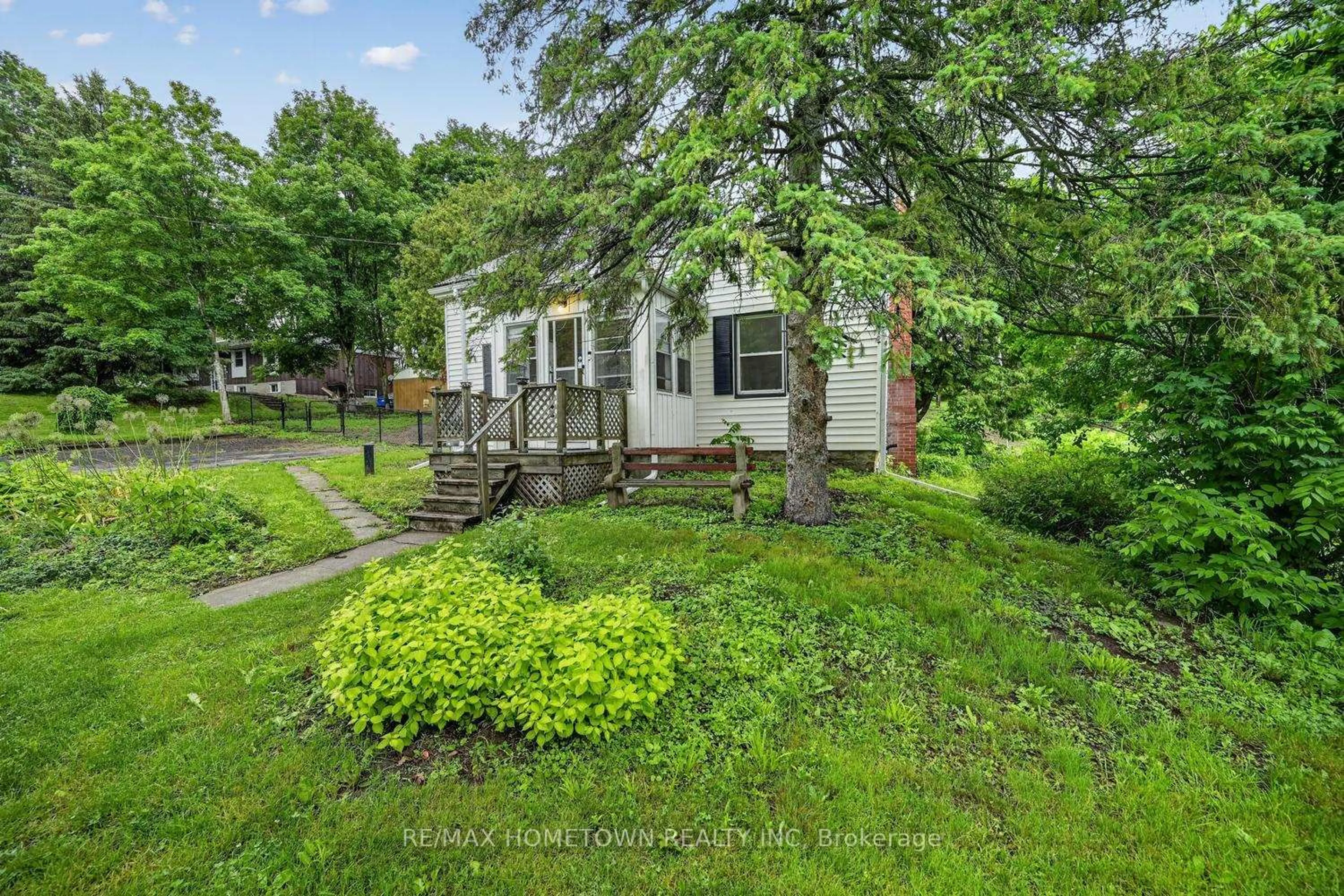 A pic from outside/outdoor area/front of a property/back of a property/a pic from drone, street for 15 Perth St, Elizabethtown-Kitley Ontario K0E 1M0