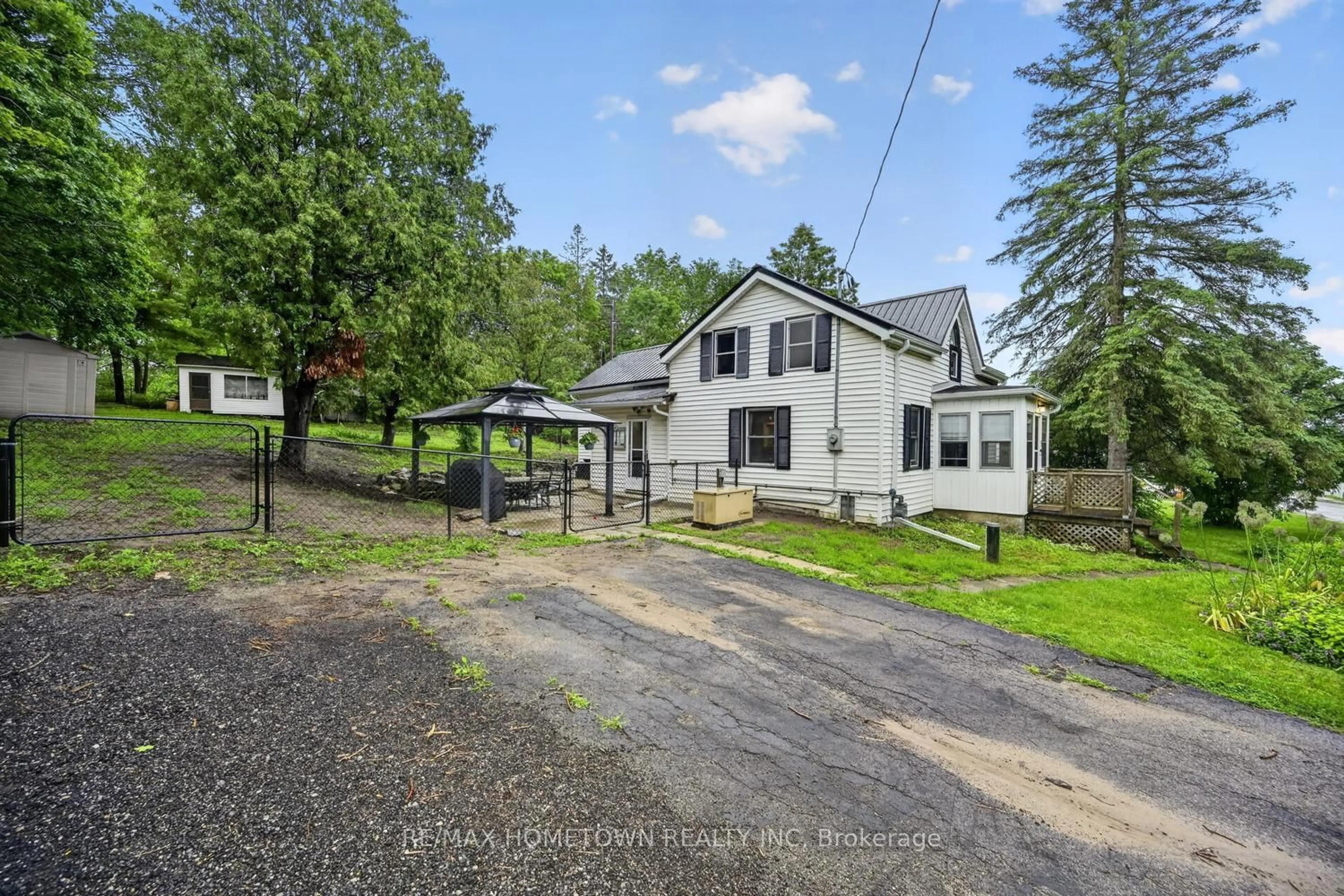 A pic from outside/outdoor area/front of a property/back of a property/a pic from drone, street for 15 Perth St, Elizabethtown-Kitley Ontario K0E 1M0