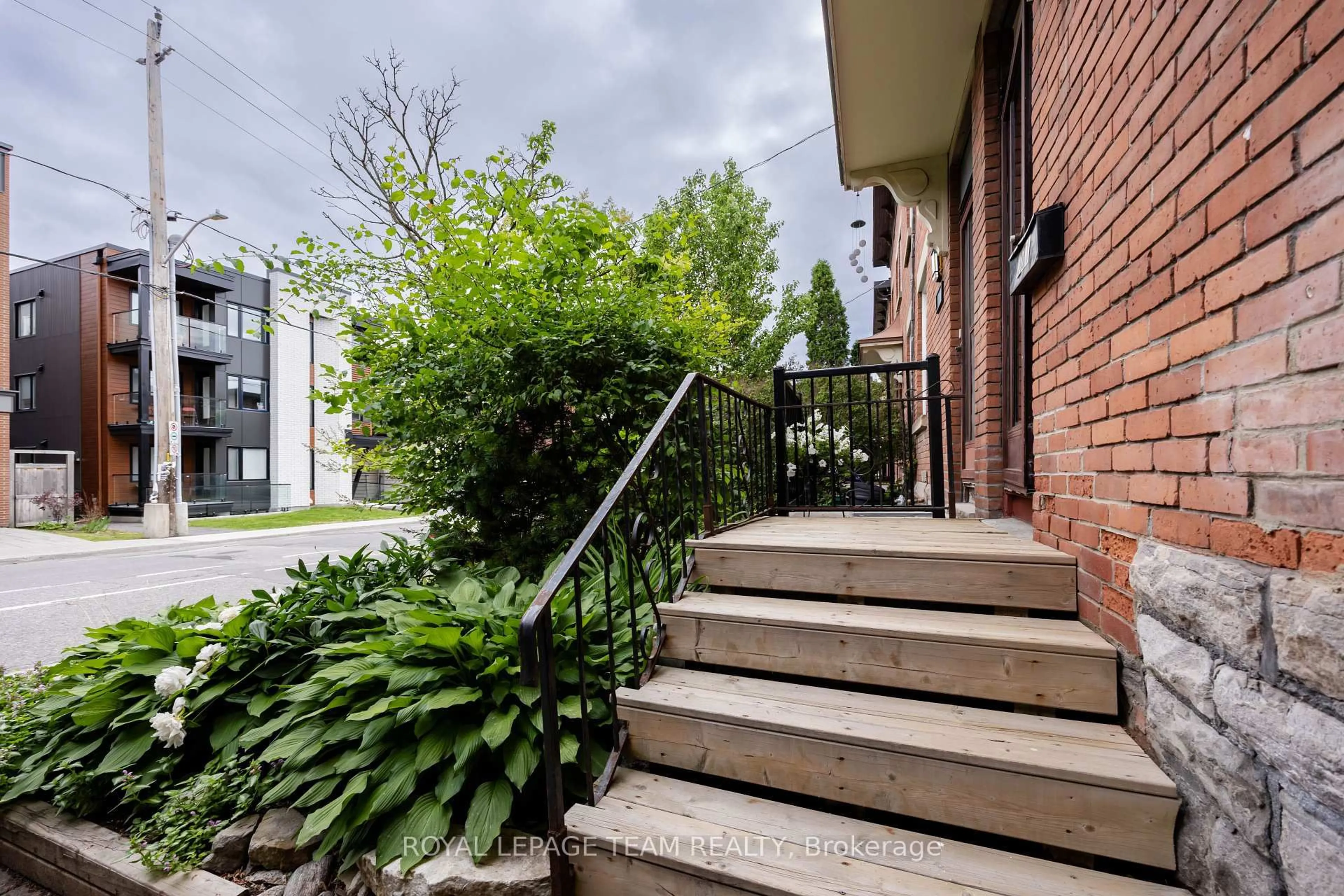 Unknown for 301 Somerset St, Ottawa Ontario K1N 6V9