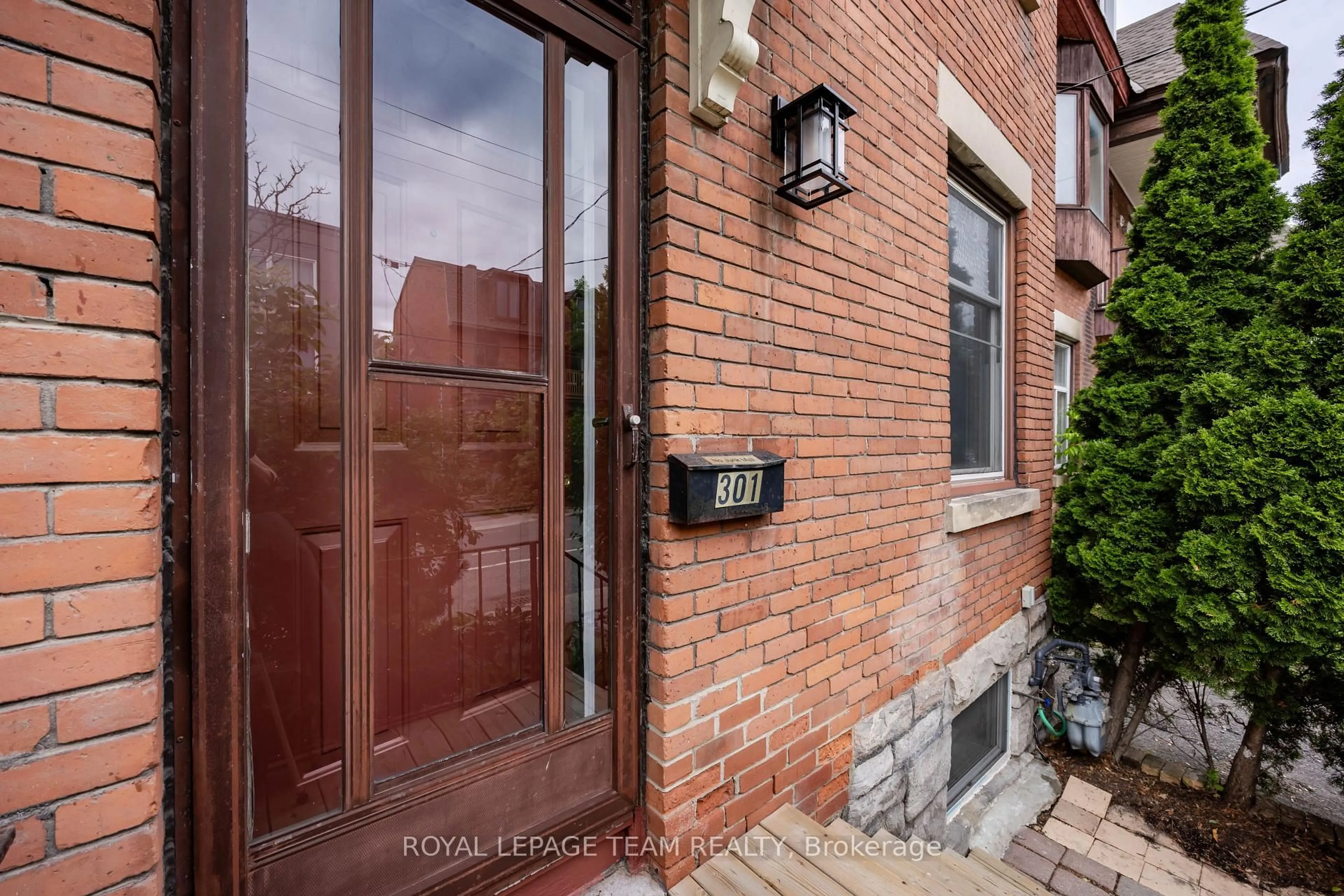 Home with brick exterior material, street for 301 Somerset St, Ottawa Ontario K1N 6V9