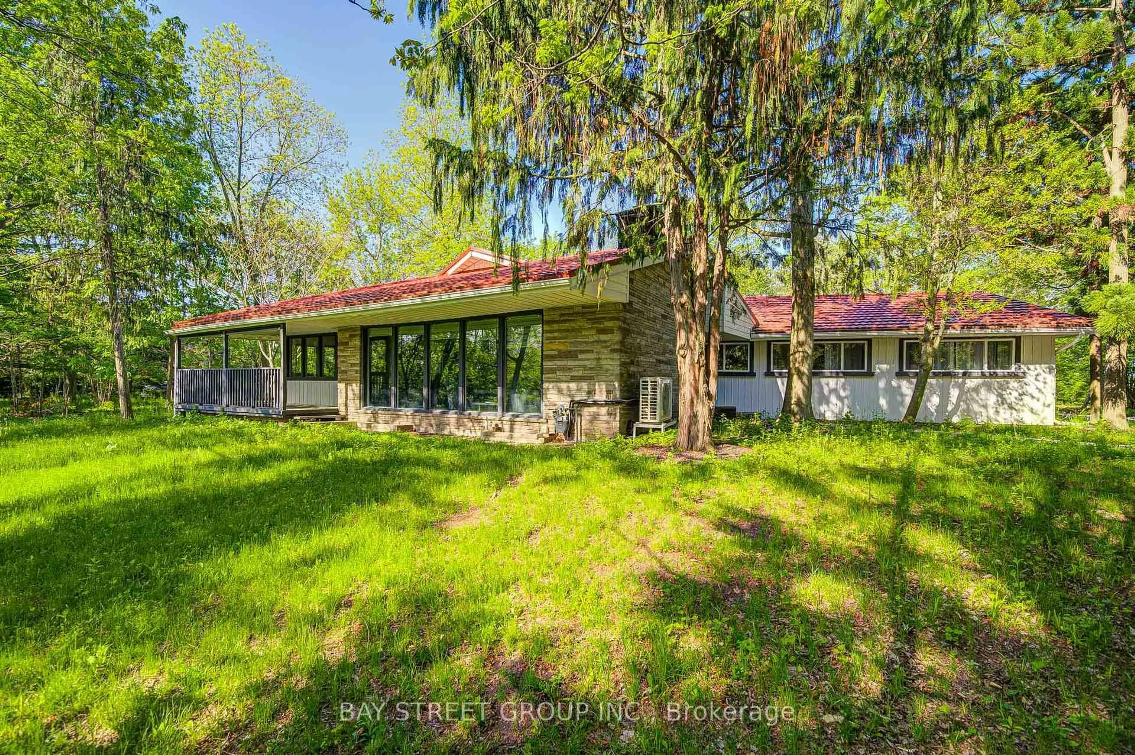 A pic from outside/outdoor area/front of a property/back of a property/a pic from drone, unknown for 14874 Niagara River Pkwy, Niagara-on-the-Lake Ontario L0S 1J0