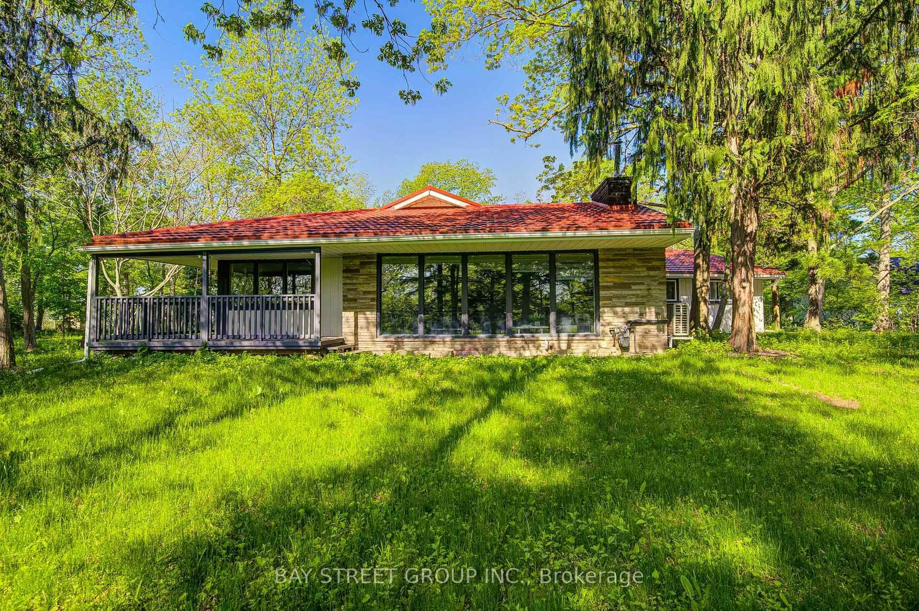A pic from outside/outdoor area/front of a property/back of a property/a pic from drone, unknown for 14874 Niagara River Pkwy, Niagara-on-the-Lake Ontario L0S 1J0