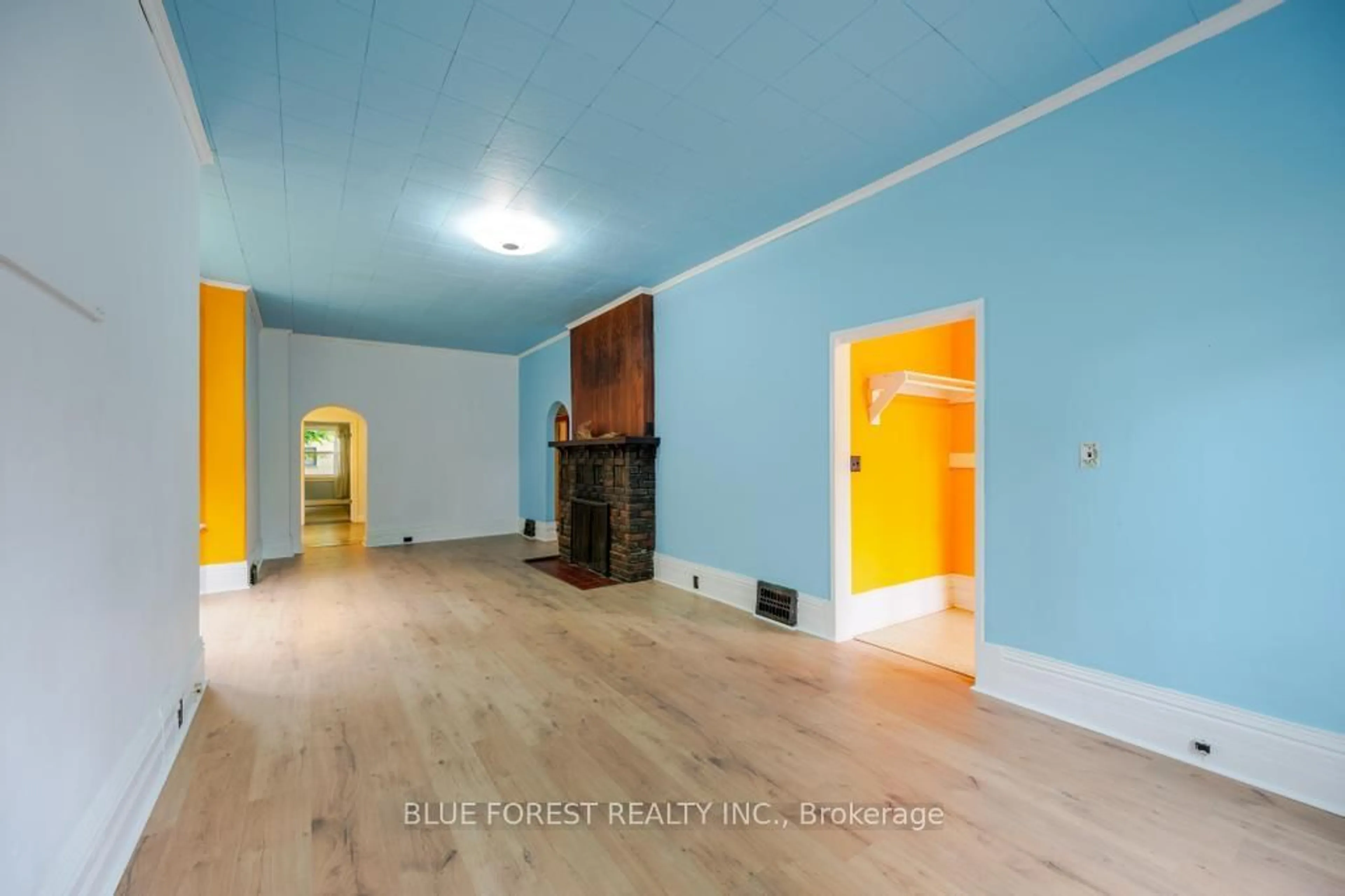 A pic of a room for 348 Piccadilly St, London East Ontario N6A 1S7