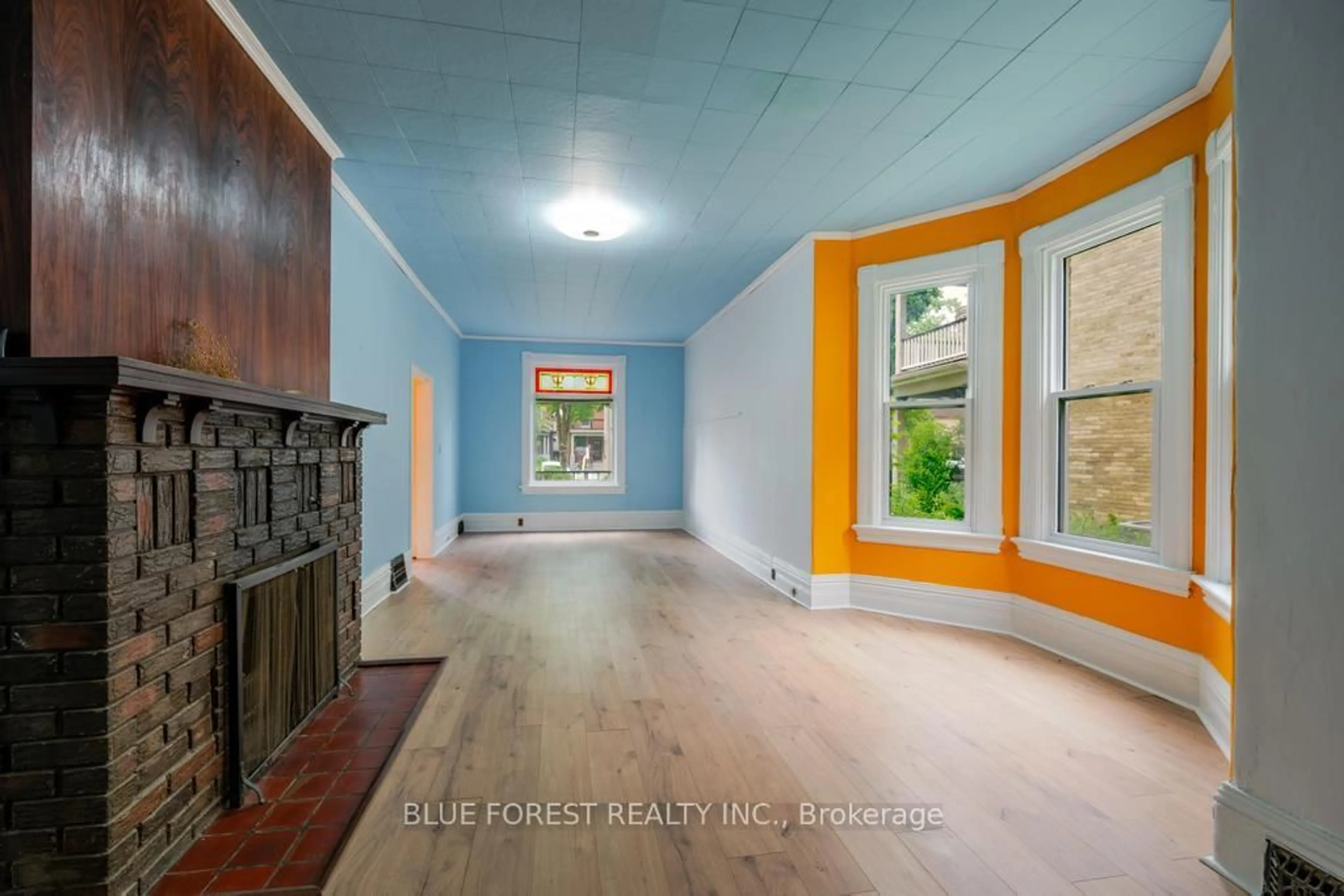 A pic of a room for 348 Piccadilly St, London East Ontario N6A 1S7