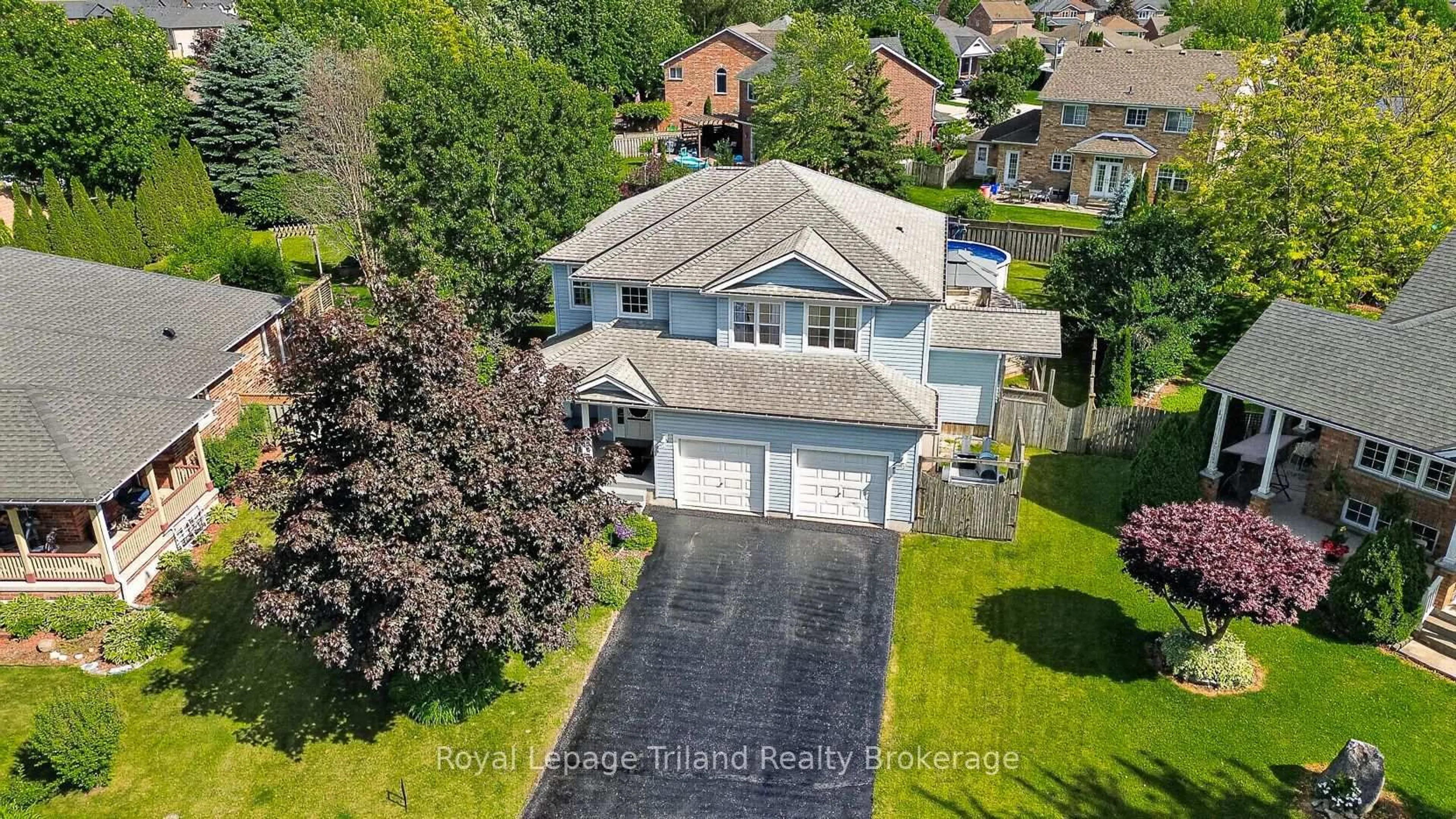 A pic from outside/outdoor area/front of a property/back of a property/a pic from drone, street for 6 Gayfer Pl, Ingersoll Ontario N5C 4E4