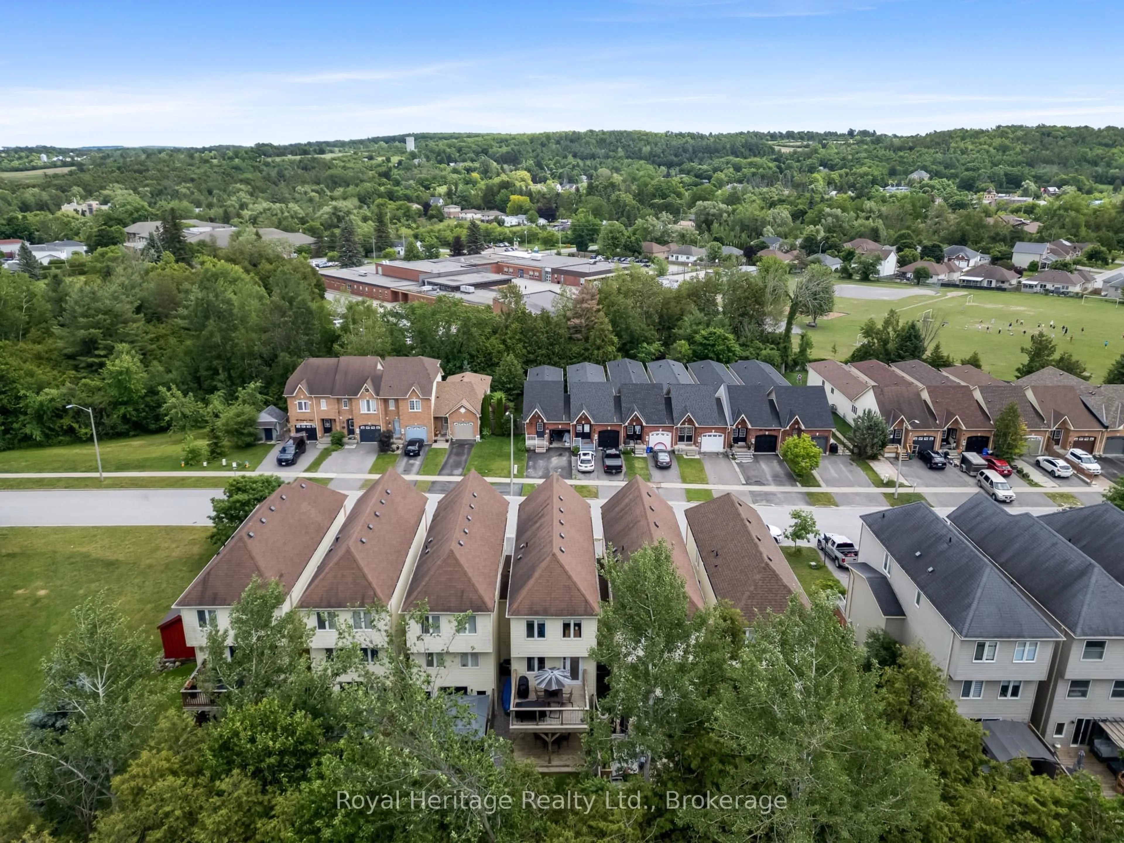 A pic from outside/outdoor area/front of a property/back of a property/a pic from drone, city buildings view from balcony for 91 Brookside St, Cavan Monaghan Ontario L0A 1G0