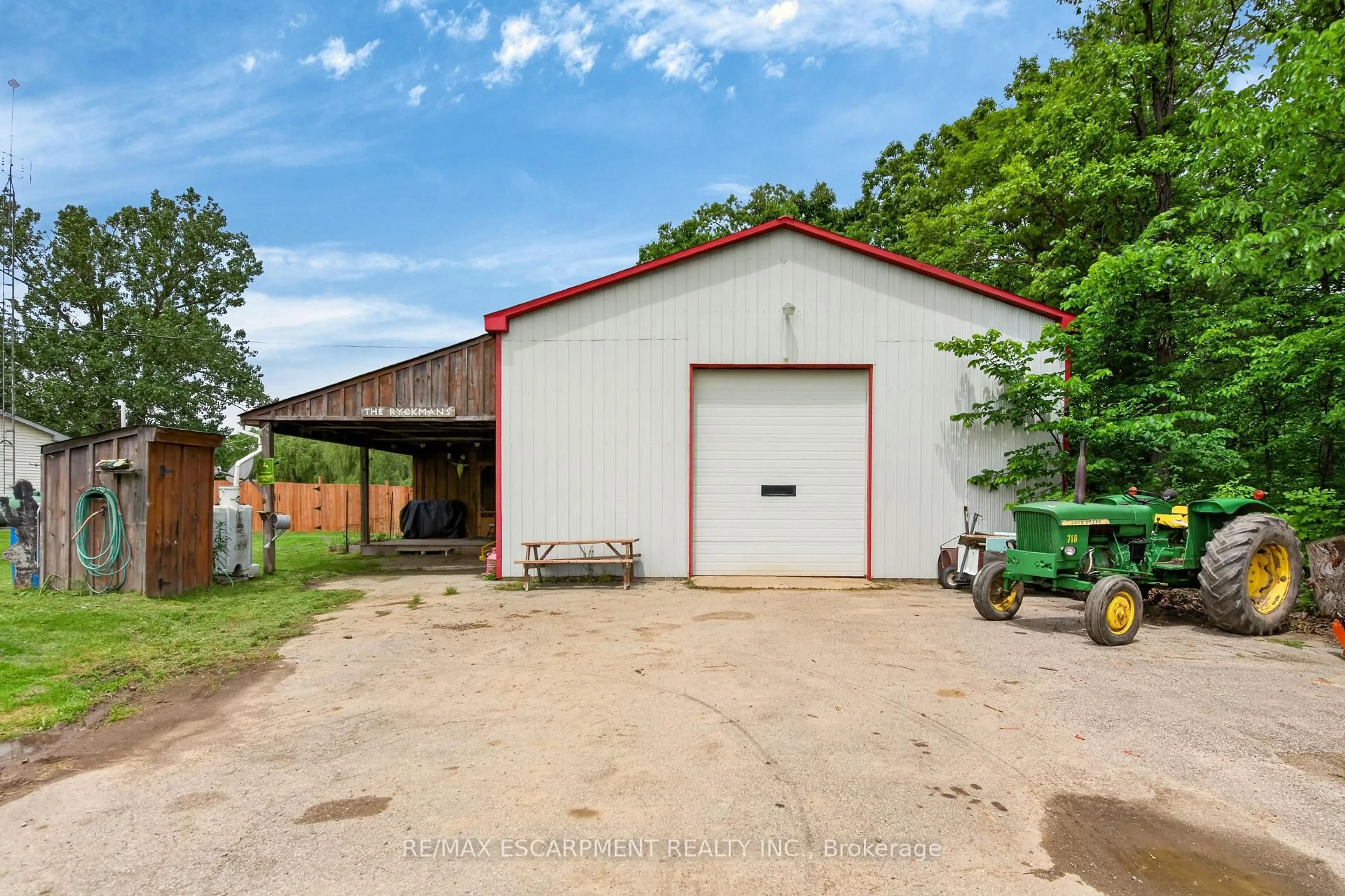 Indoor garage for 8223 Concession 5 Rd, West Lincoln Ontario L0R 1E0