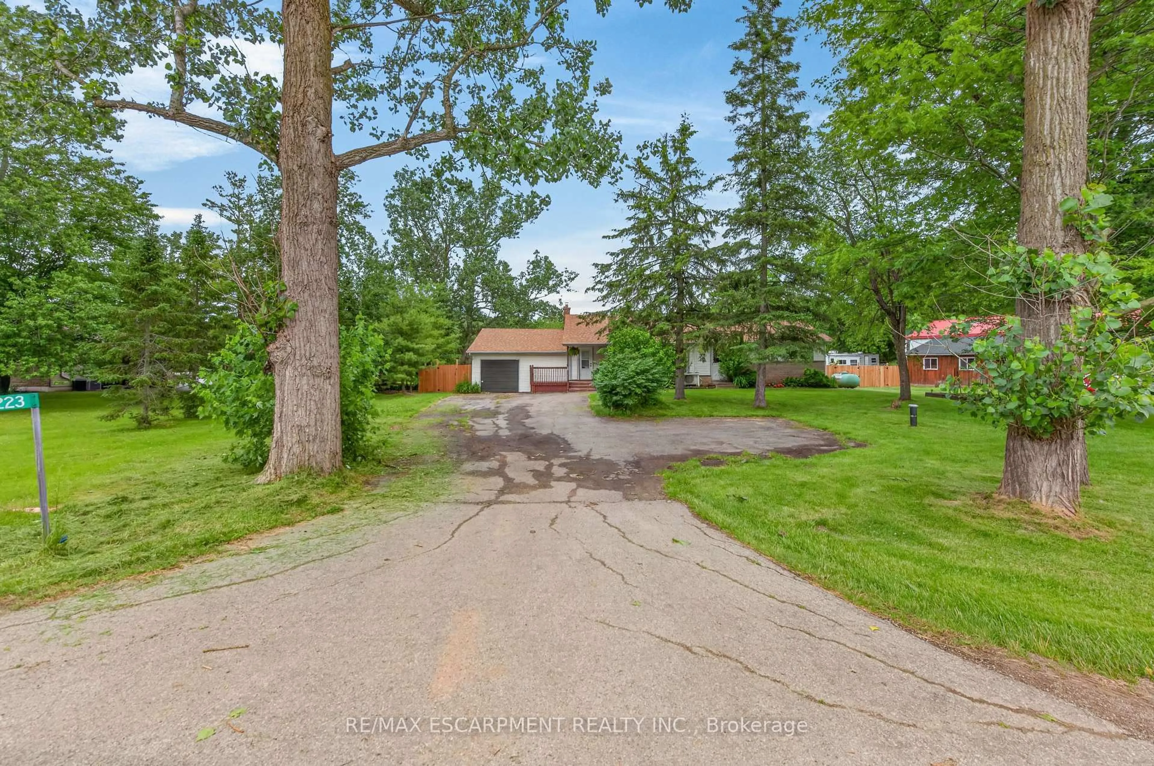 A pic from outside/outdoor area/front of a property/back of a property/a pic from drone, street for 8223 Concession 5 Rd, West Lincoln Ontario L0R 1E0