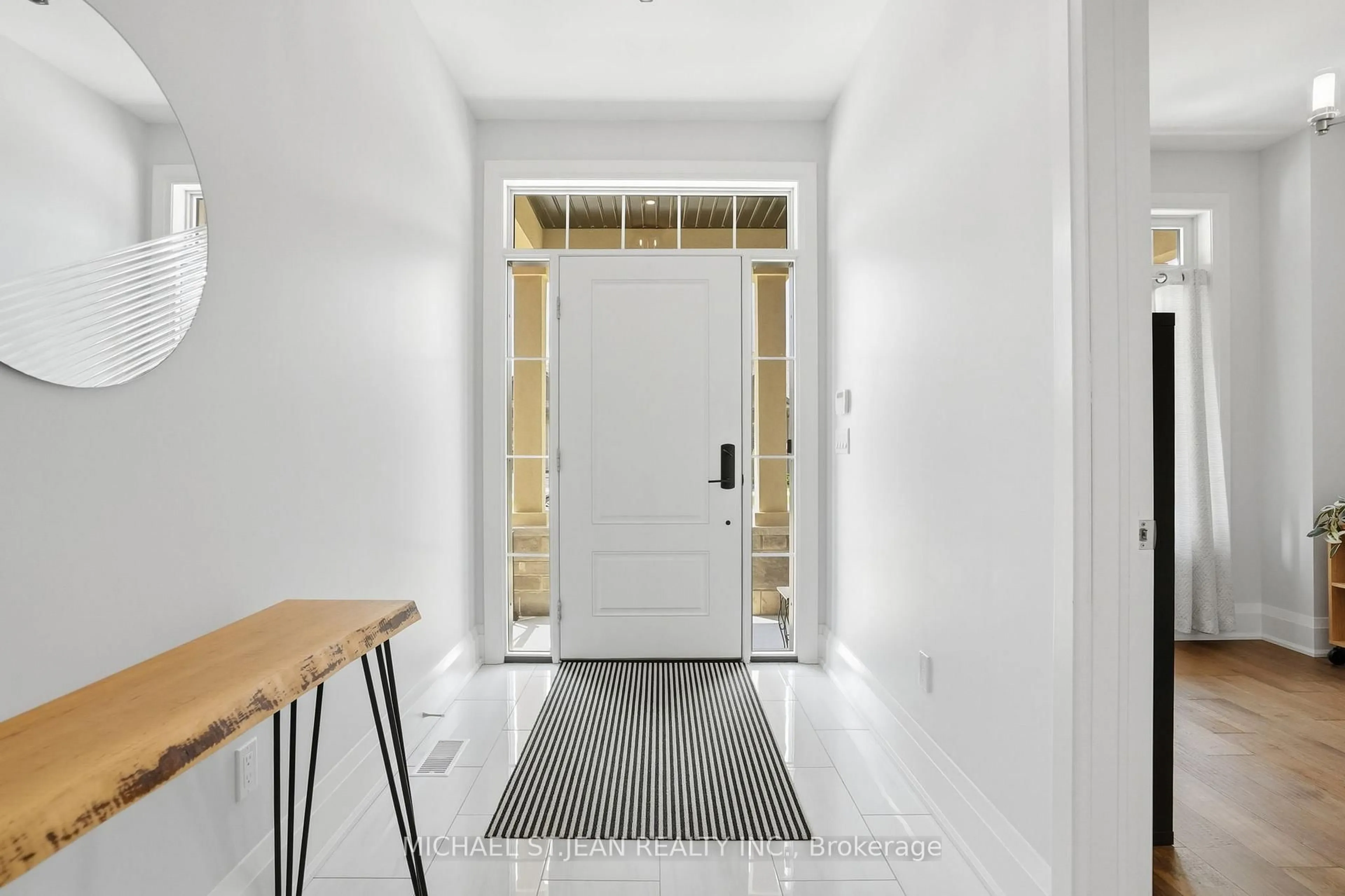 Indoor entryway for 59 Swan Ave, Pelham Ontario L3E 0B1