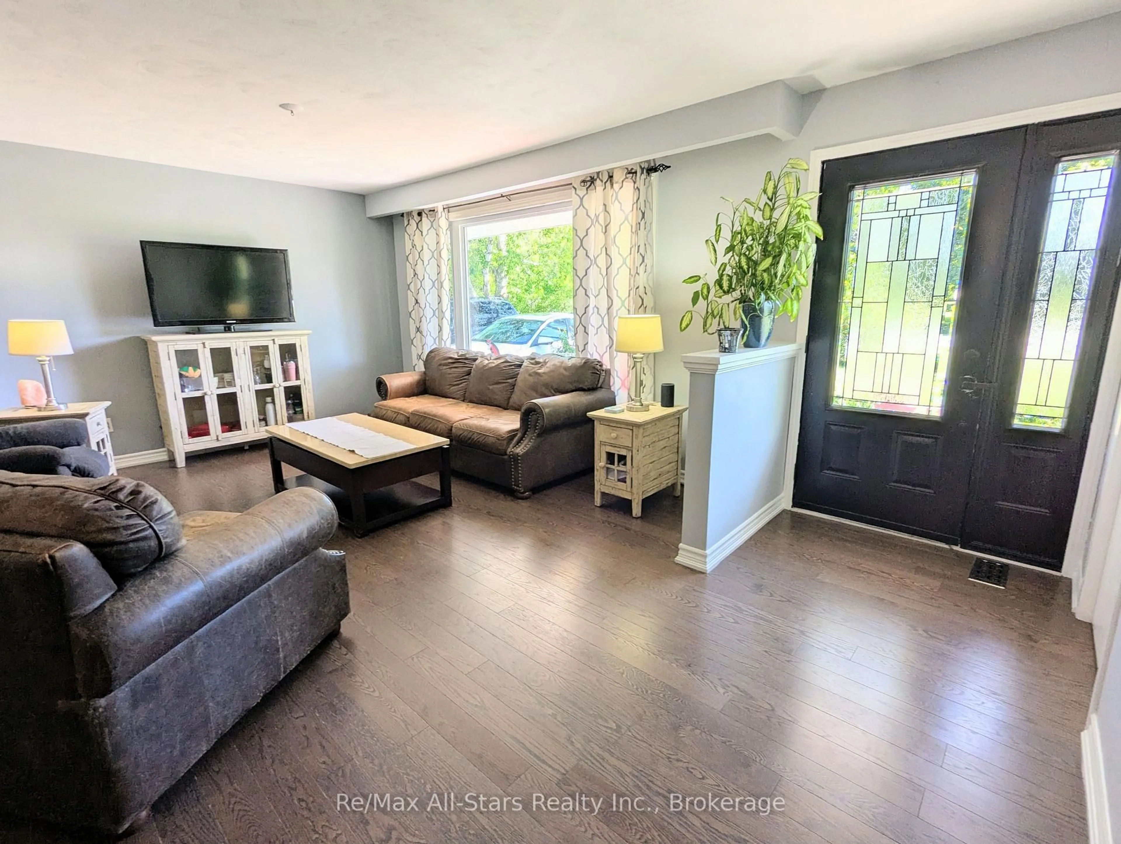 Living room with furniture, wood/laminate floor for 14 Valley Rd, Cavan Monaghan Ontario L0A 1G0