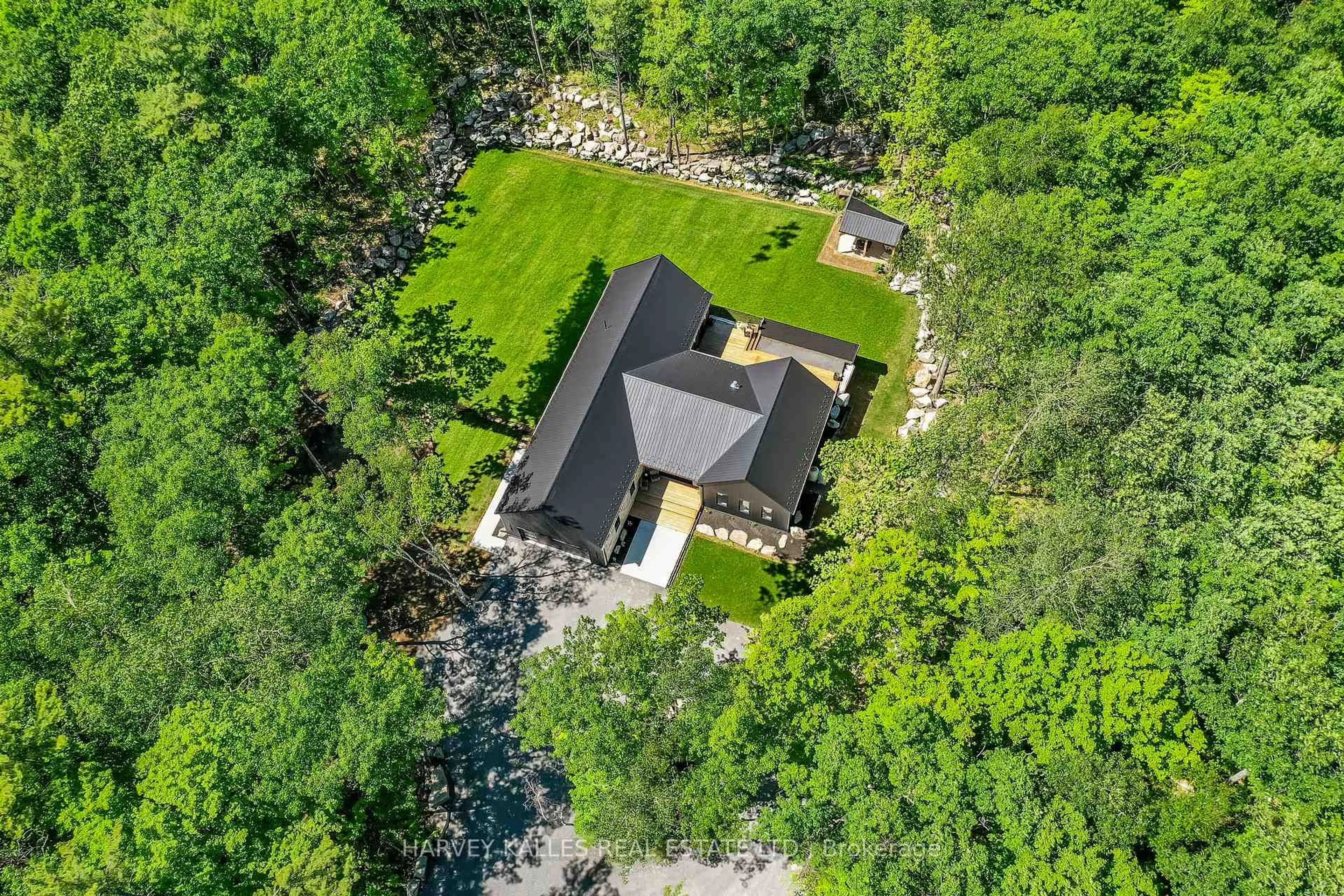 A pic from outside/outdoor area/front of a property/back of a property/a pic from drone, unknown for 114 Rockhaven Rd, Limoges Ontario K0K 2M0