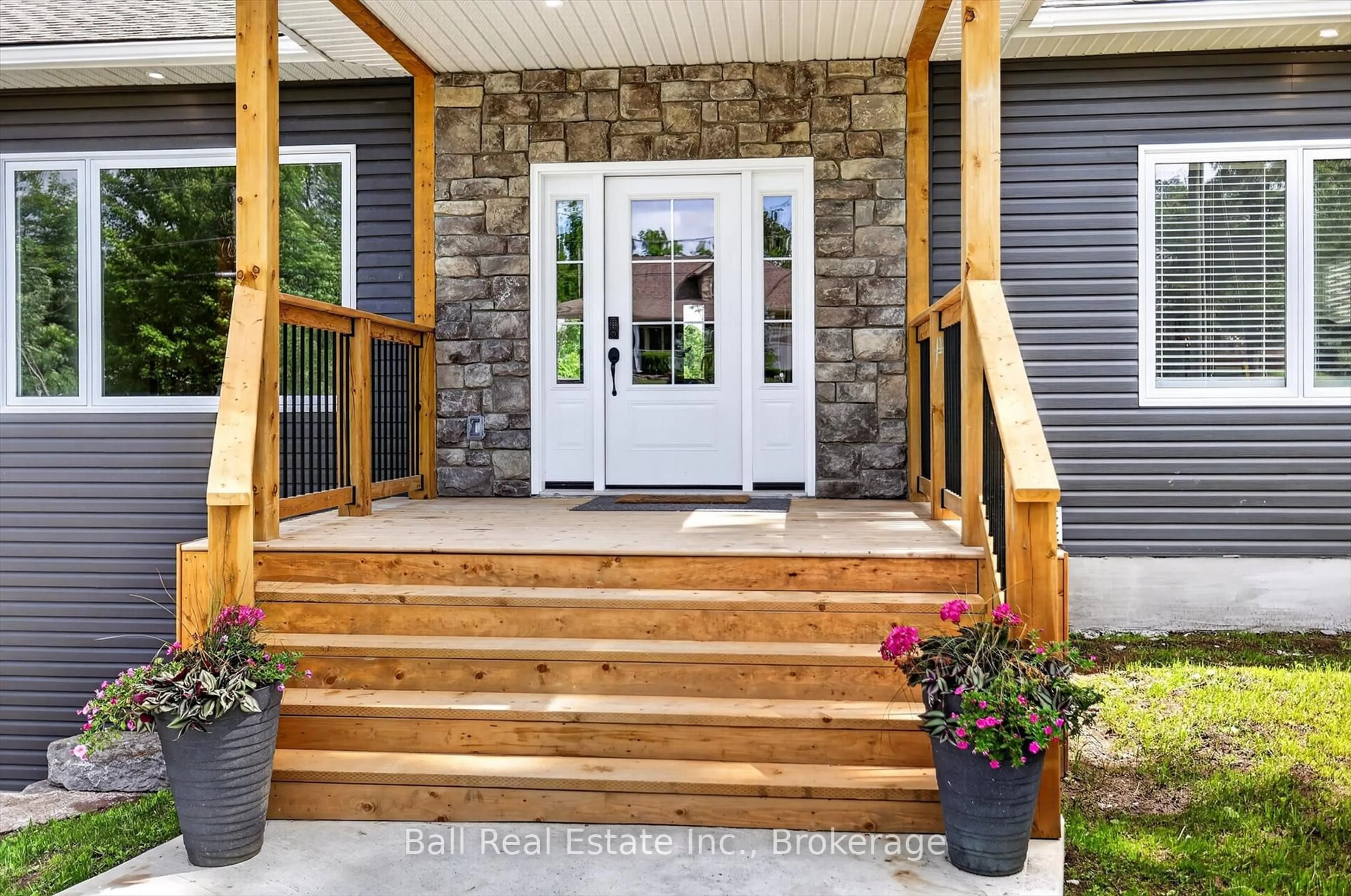 Indoor entryway for 53 Sumcot Dr, Trent Lakes Ontario K0L 1J0