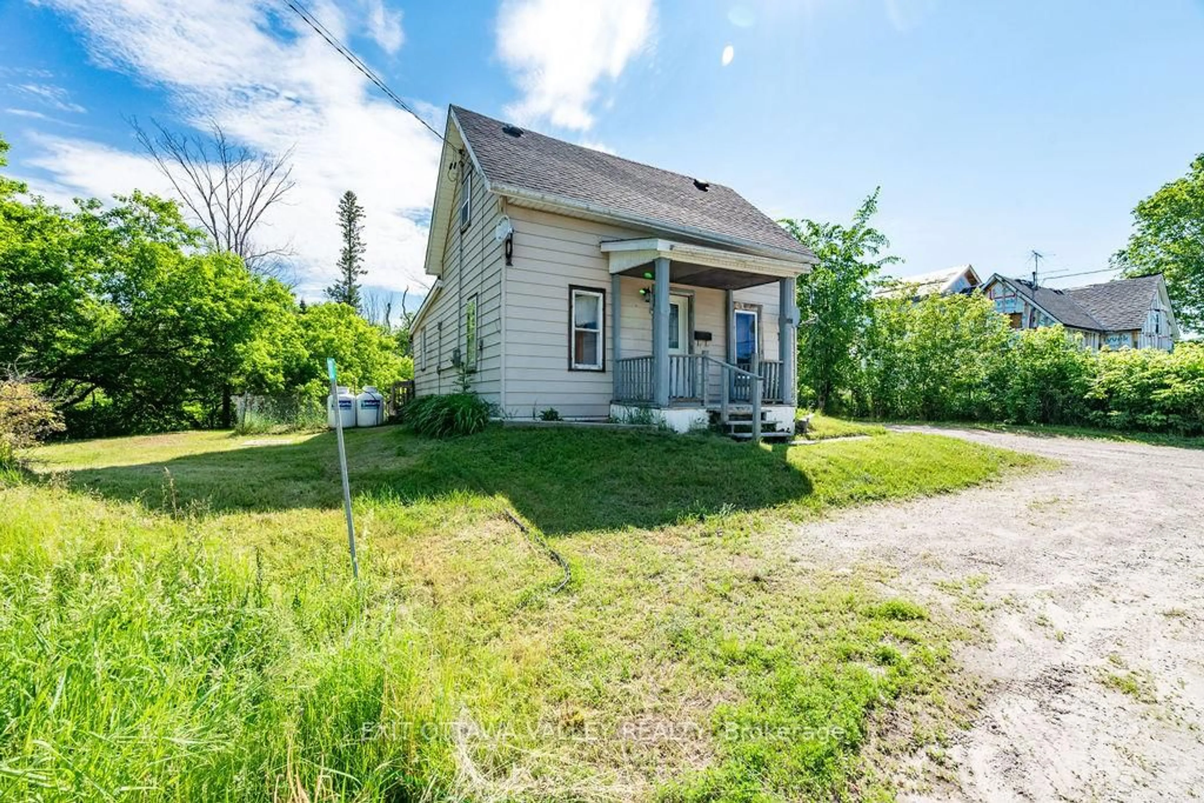 A pic from outside/outdoor area/front of a property/back of a property/a pic from drone, building for 2113 Foresters Falls Rd, Foresters Falls Ontario K0J 1V0