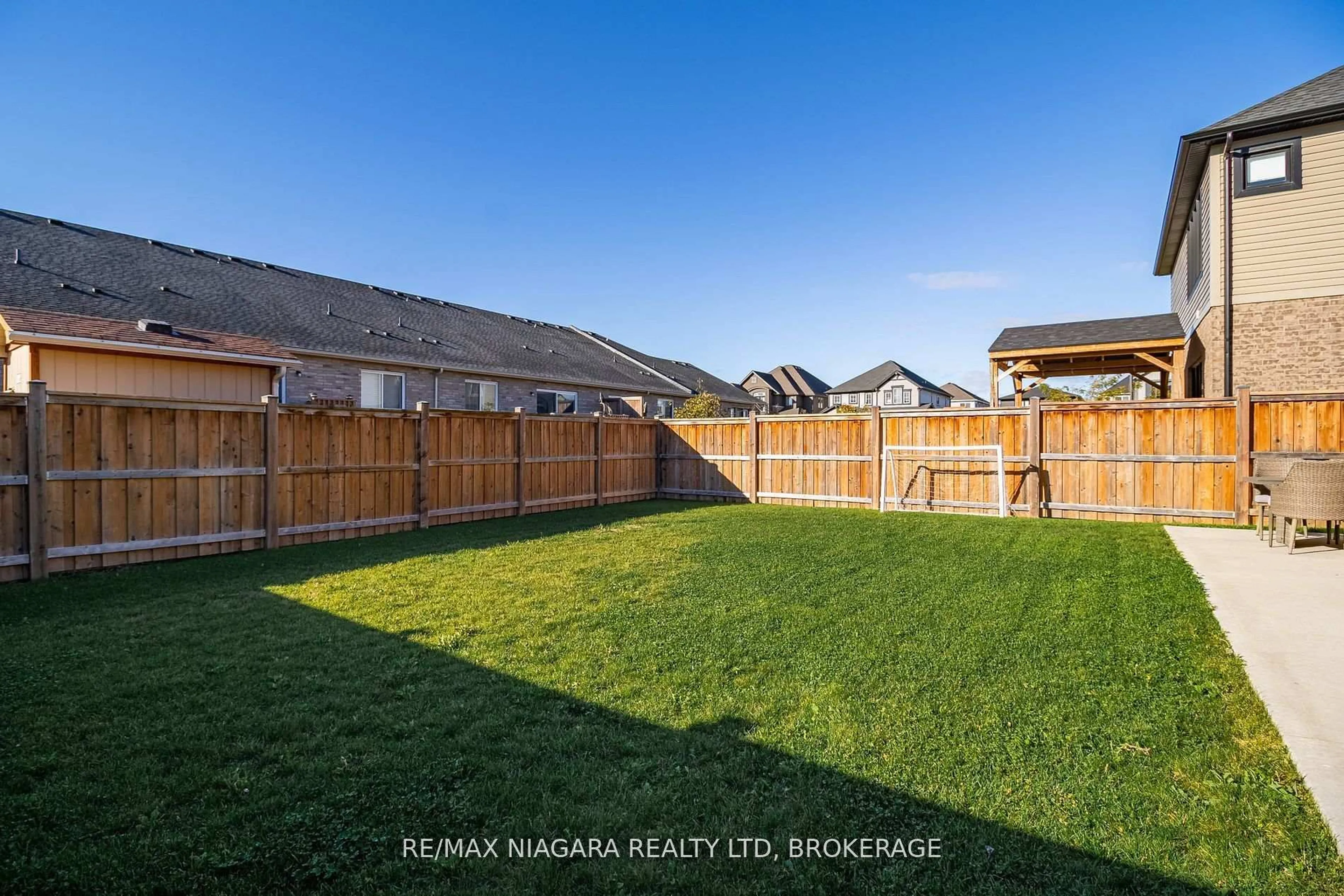 Patio, mountain view for 6 Myrtle St, Pelham Ontario L0S 1E6