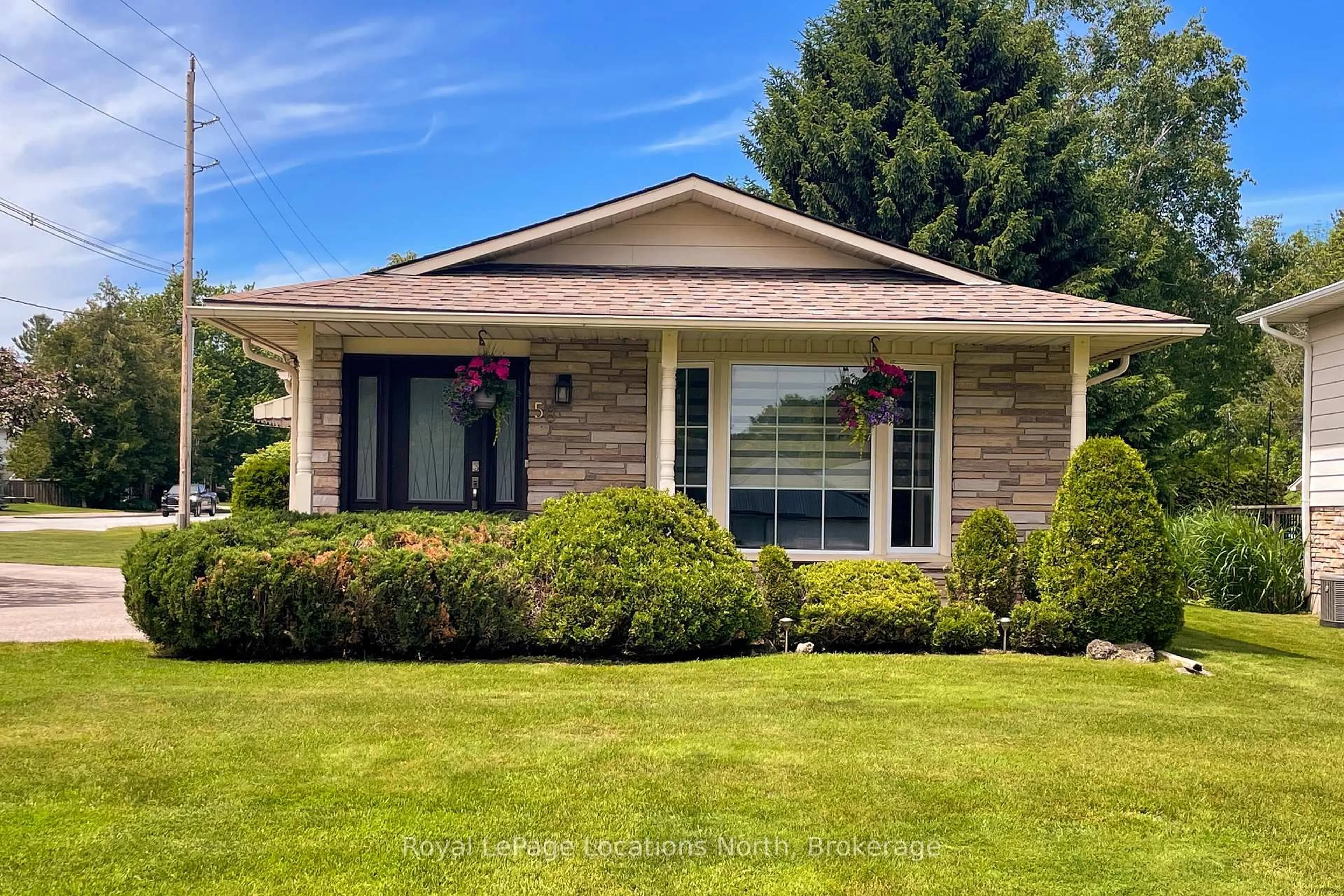 Home with vinyl exterior material, unknown for 58 Union St, Meaford Ontario N4L 1E6