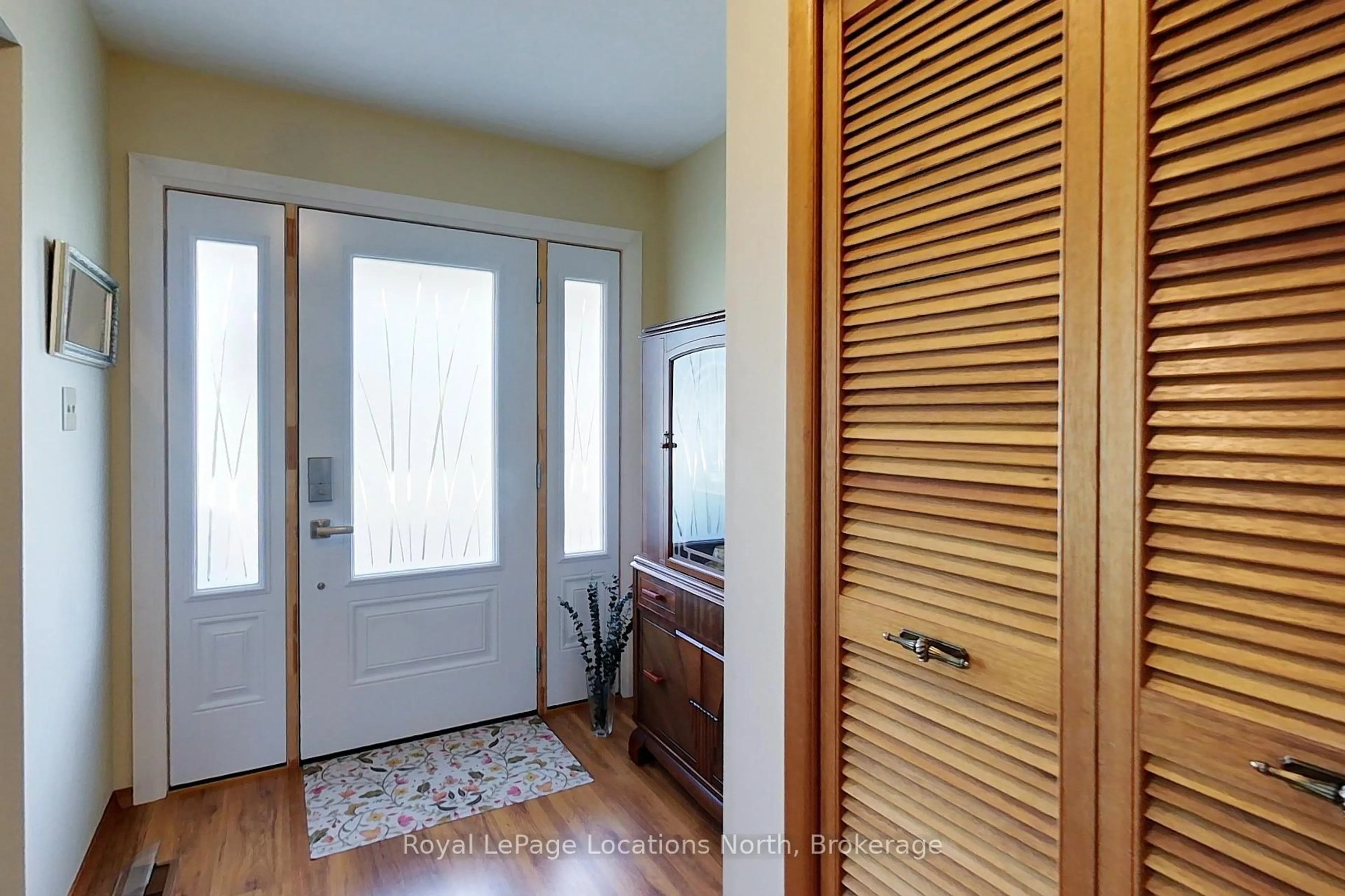 Indoor entryway for 58 Union St, Meaford Ontario N4L 1E6