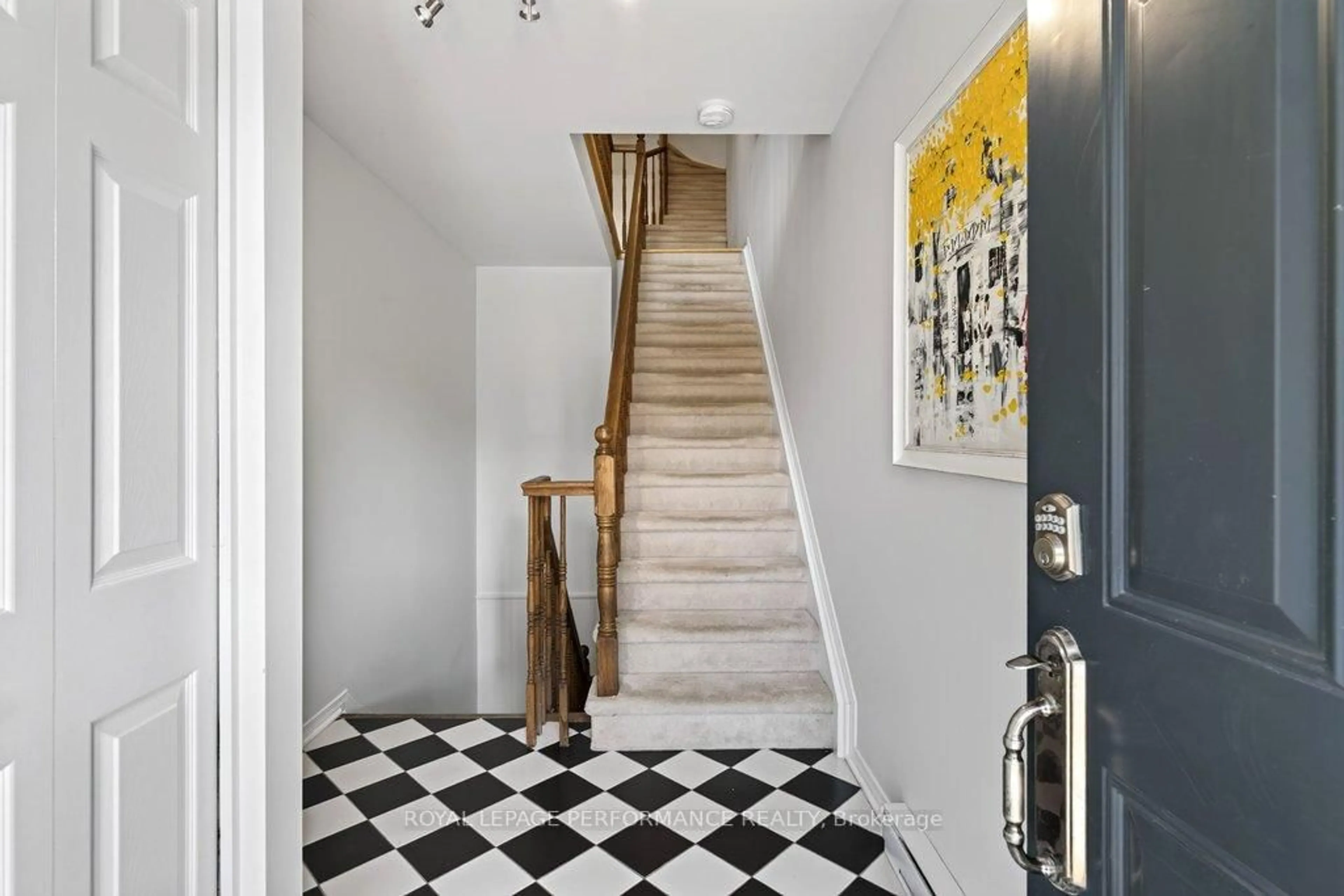 Stairs for 255 Cathcart St #5, Ottawa Ontario K1N 5C2