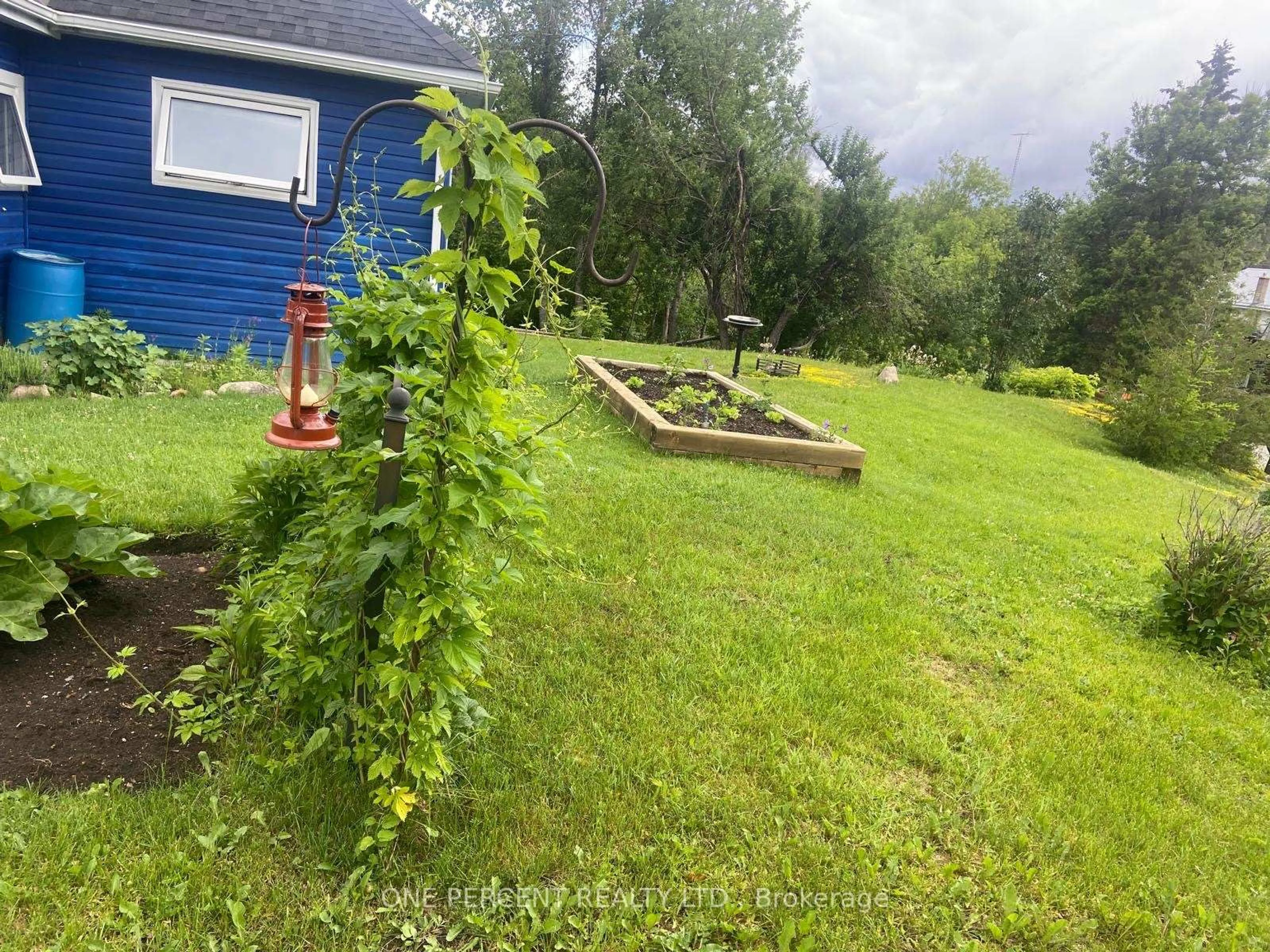 A pic from outside/outdoor area/front of a property/back of a property/a pic from drone, unknown for 4982 Monck Rd, Kawartha Lakes Ontario K0M 2A0