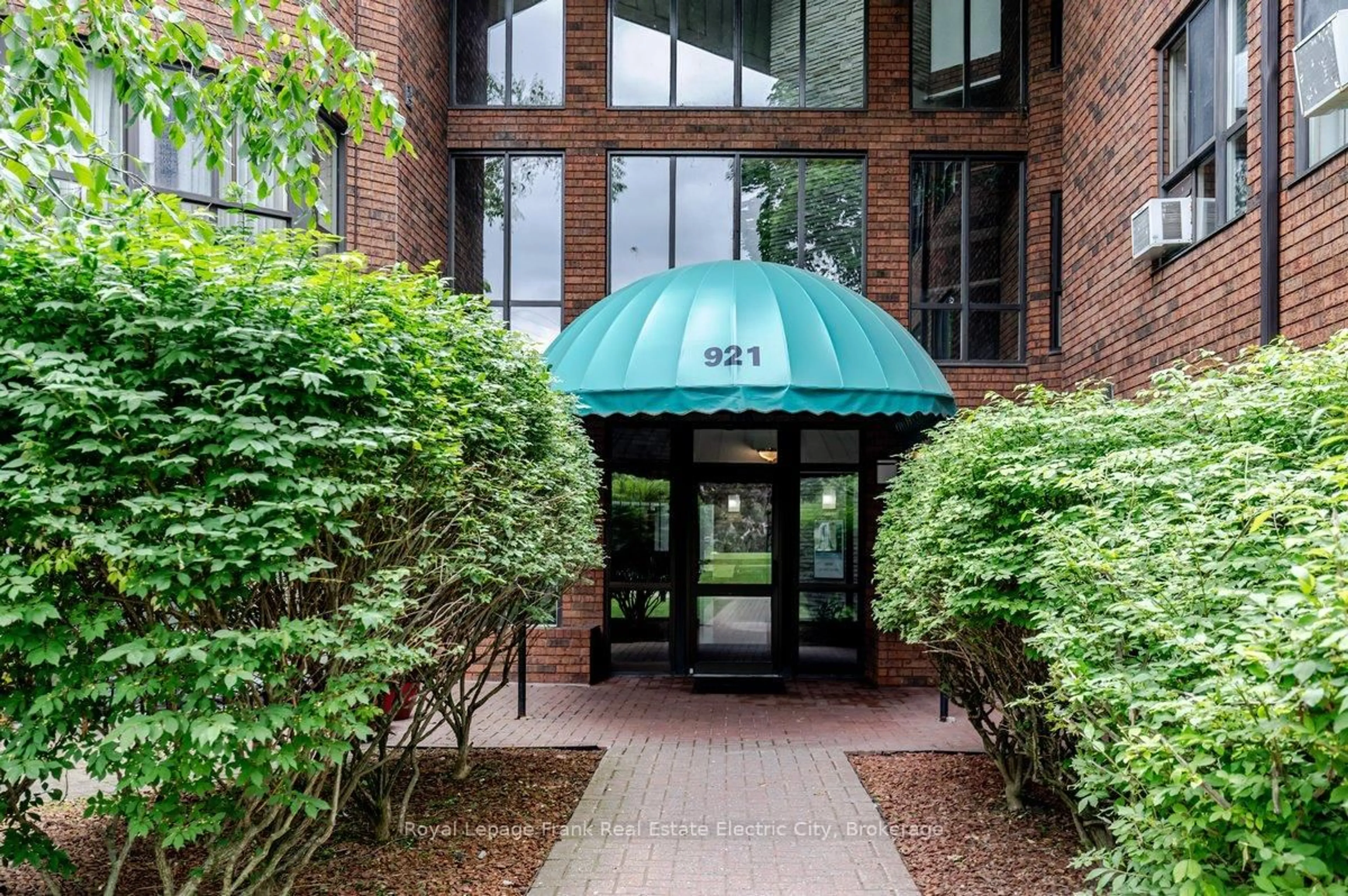 Indoor foyer for 921 Armour Rd #309, Peterborough Ontario K9H 7K5