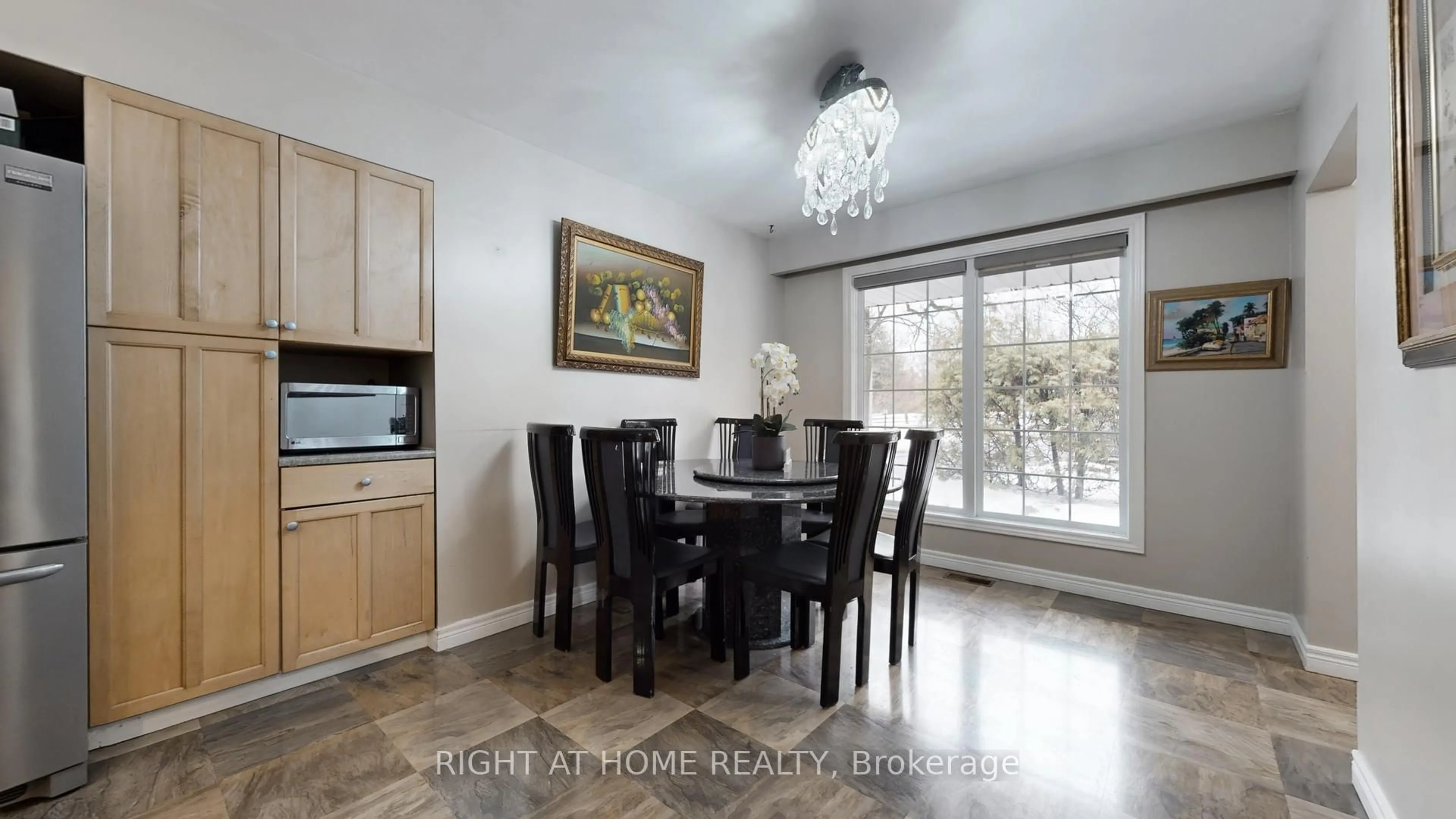 Dining room, unknown for 301 Garner Rd, Hamilton Ontario L9G 3K9