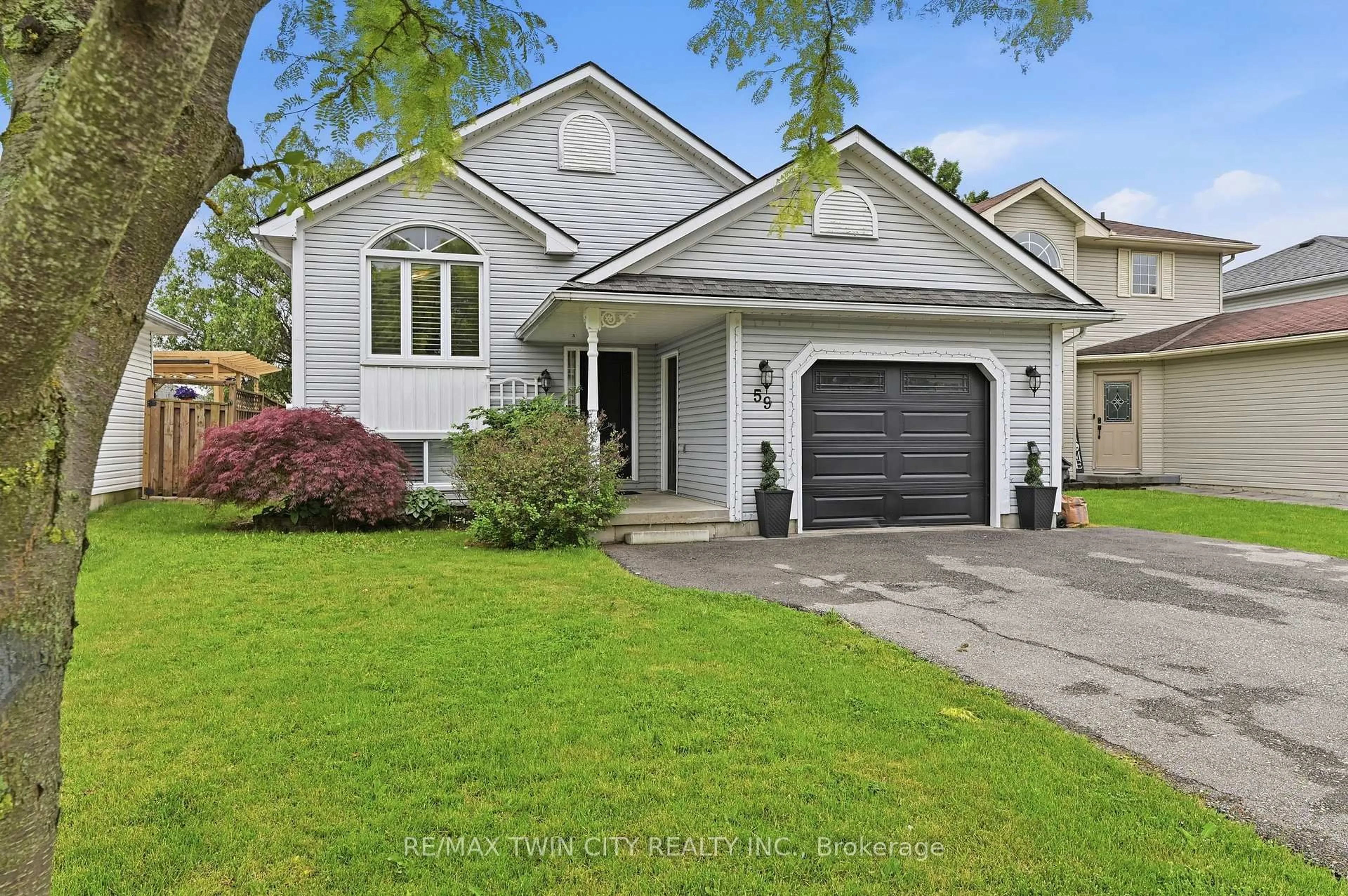 Home with vinyl exterior material, street for 59 Morgan Dr, Haldimand Ontario N3W 1H7