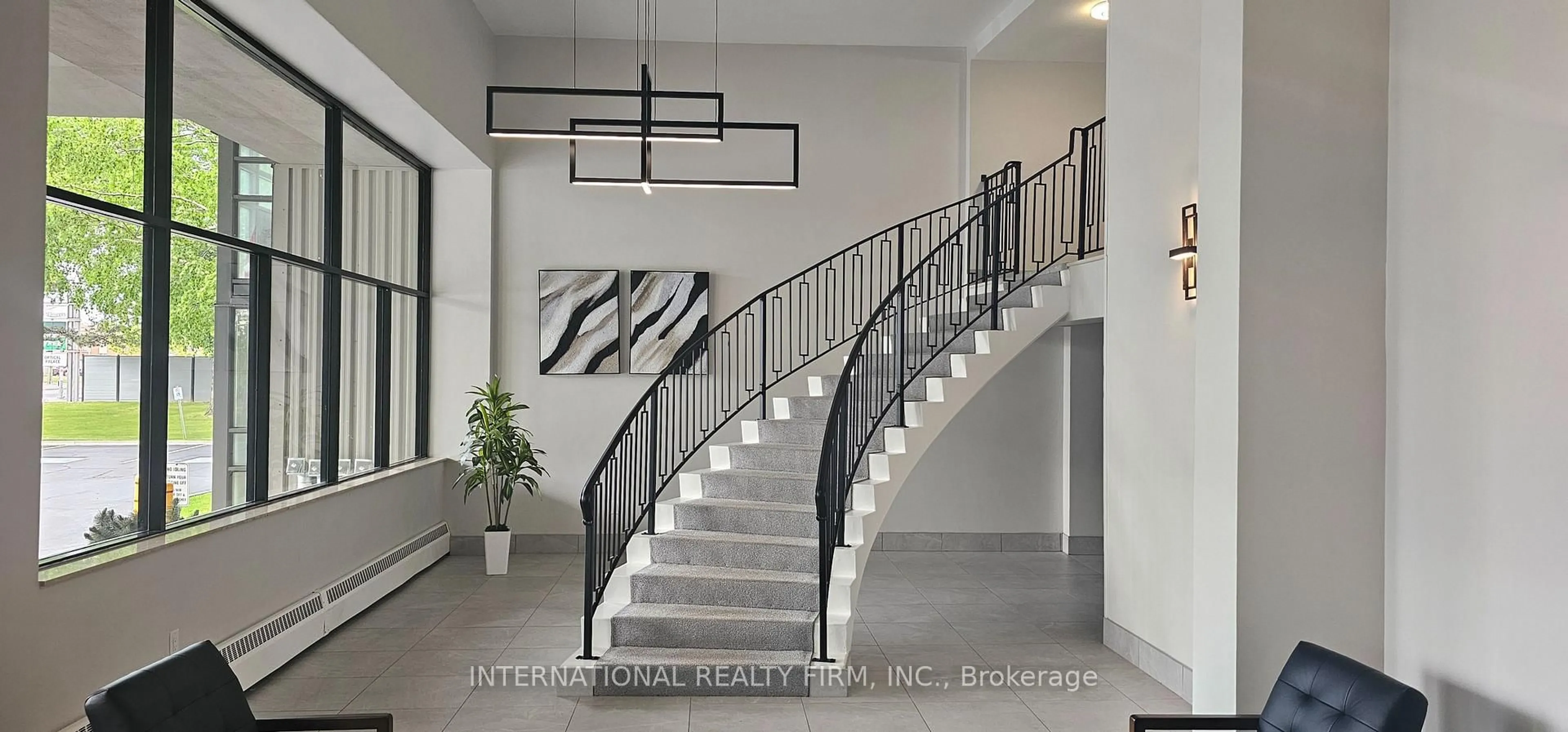Indoor foyer for 24 Midland Dr #401, Kitchener Ontario N2A 2A8