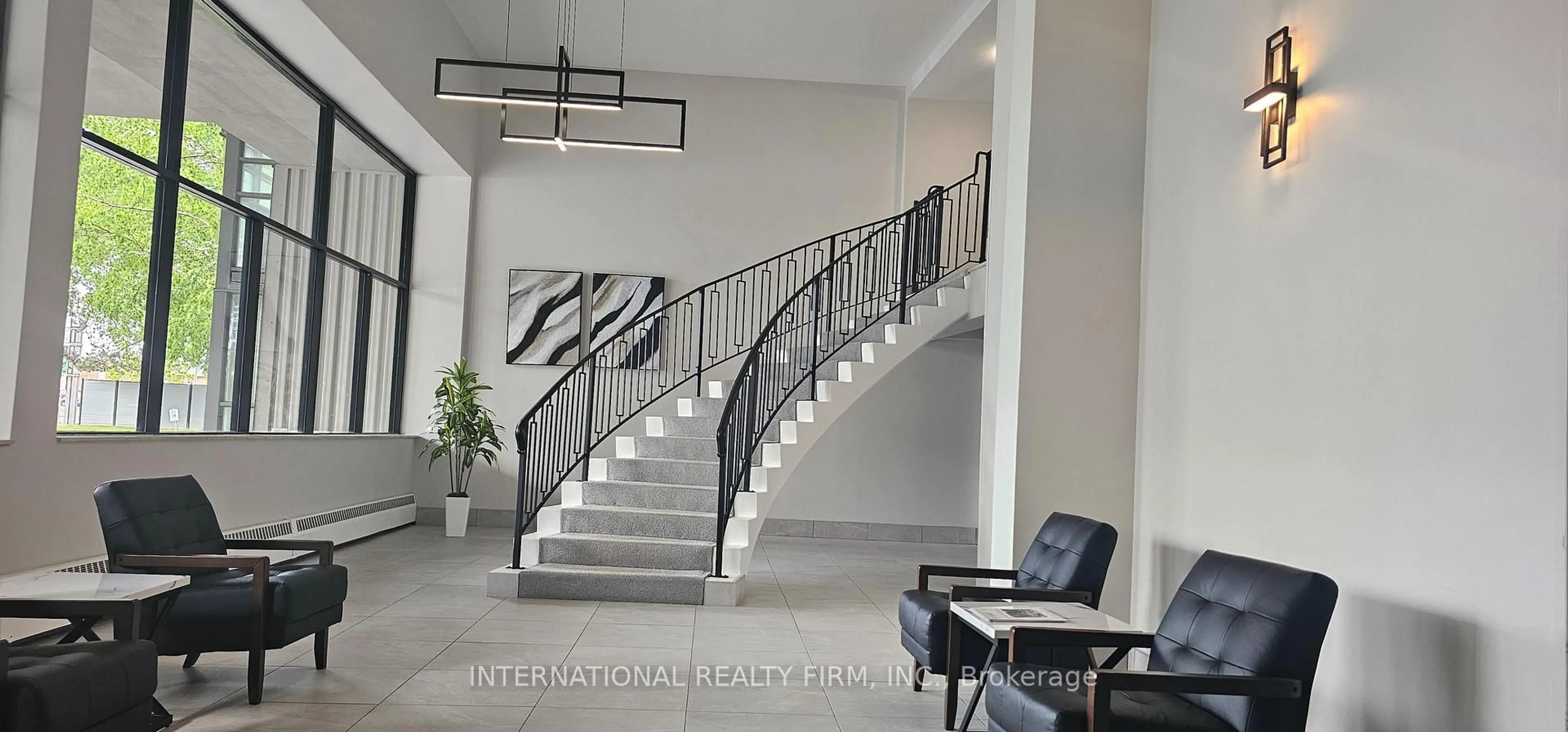 Indoor foyer for 24 Midland Dr #401, Kitchener Ontario N2A 2A8