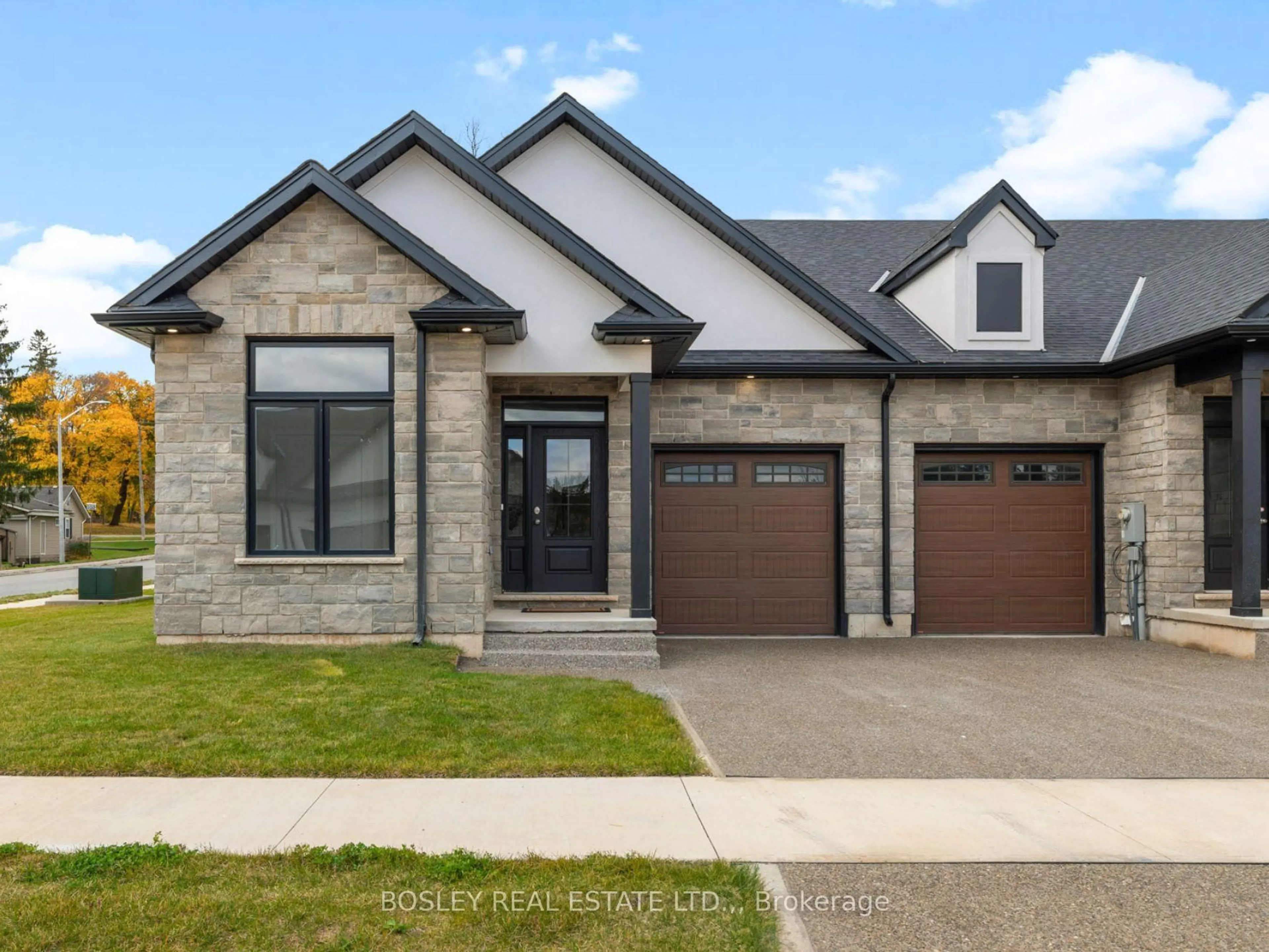 Home with brick exterior material, street for 526 Royal Ridge Dr, Fort Erie Ontario L0S 1N0
