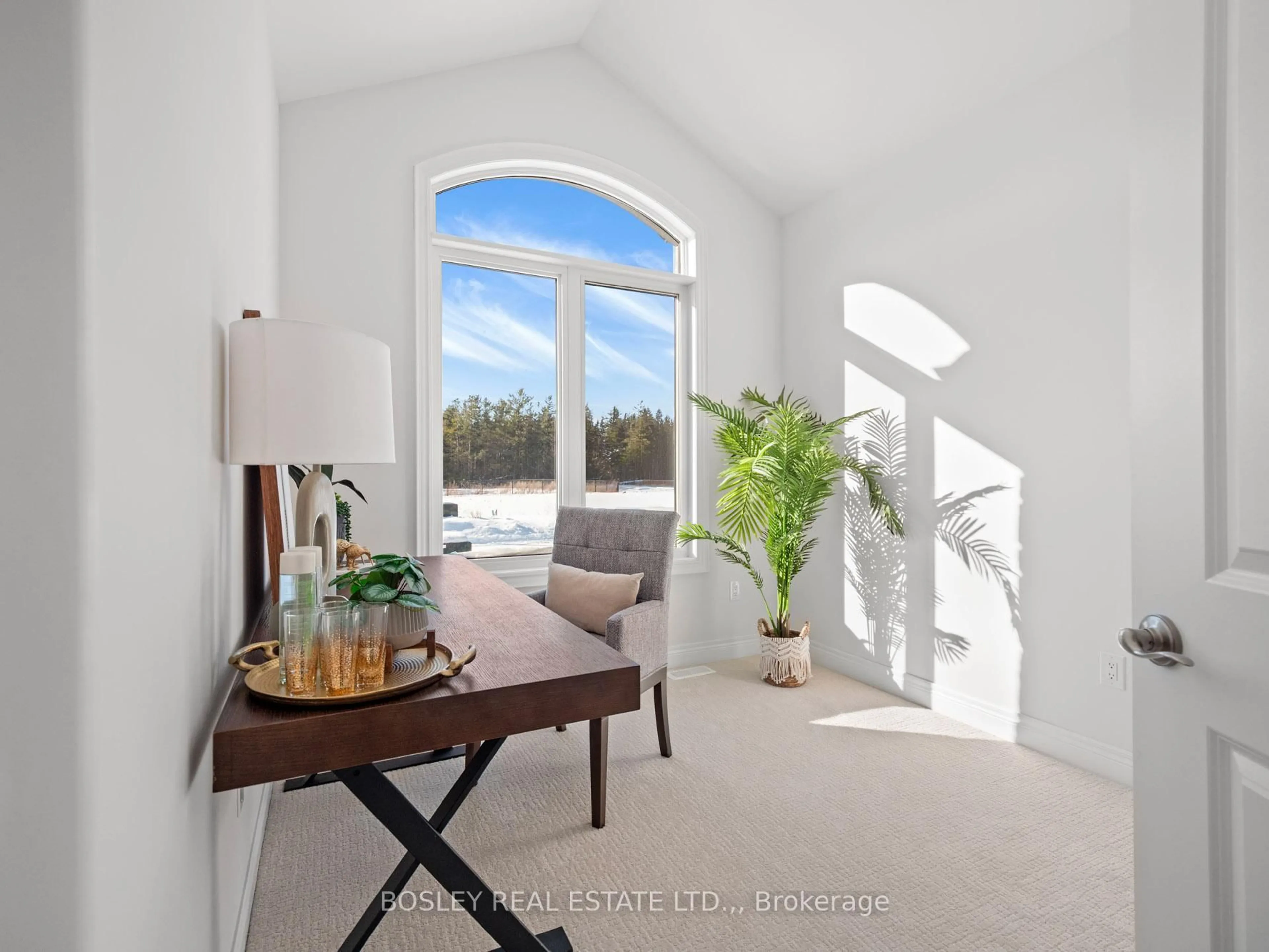 Indoor entryway for 526 Royal Ridge Dr, Fort Erie Ontario L0S 1N0