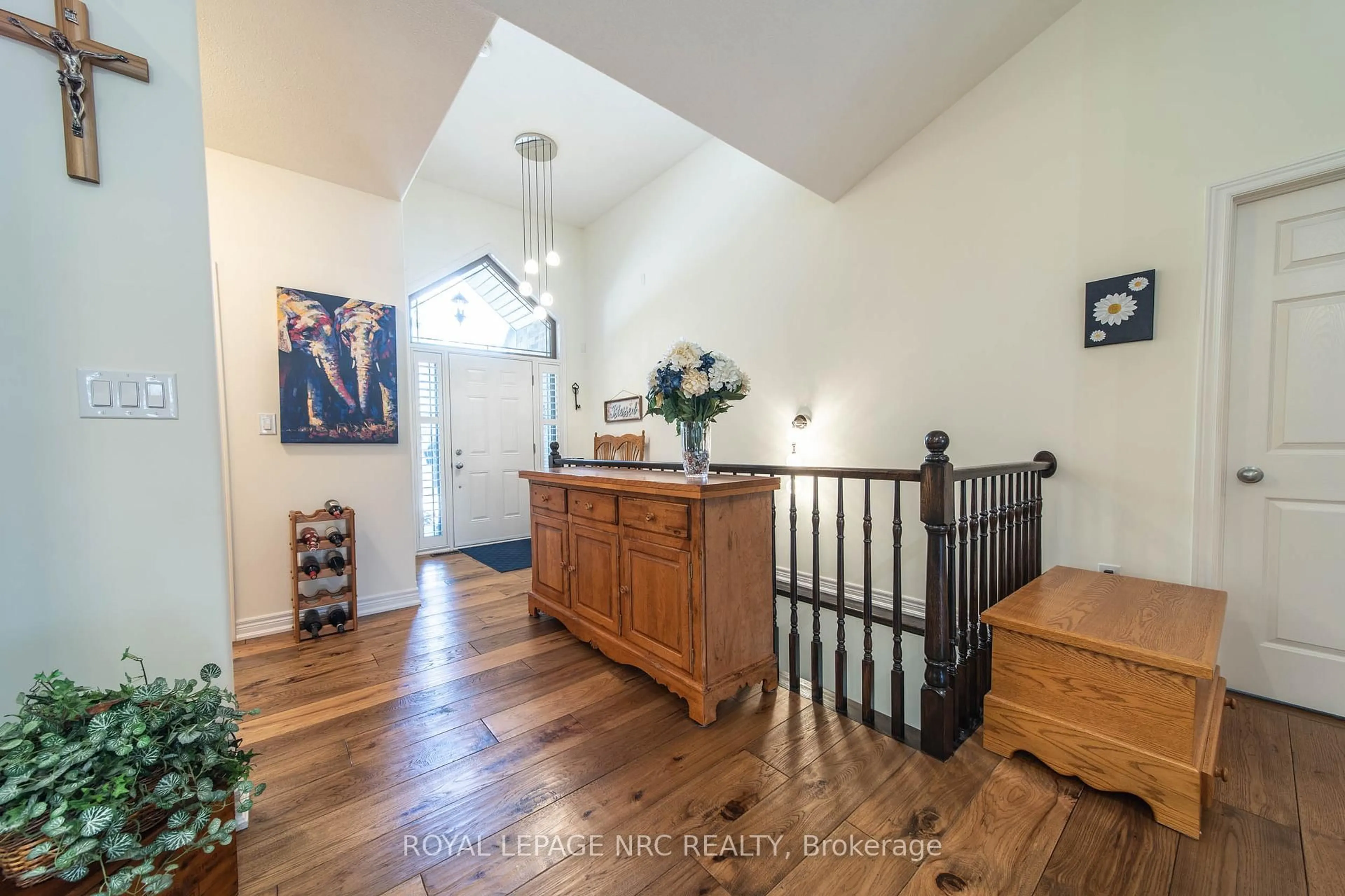 Indoor entryway for 9440 EAGLE RIDGE Dr #39, Niagara Falls Ontario L2H 0G6