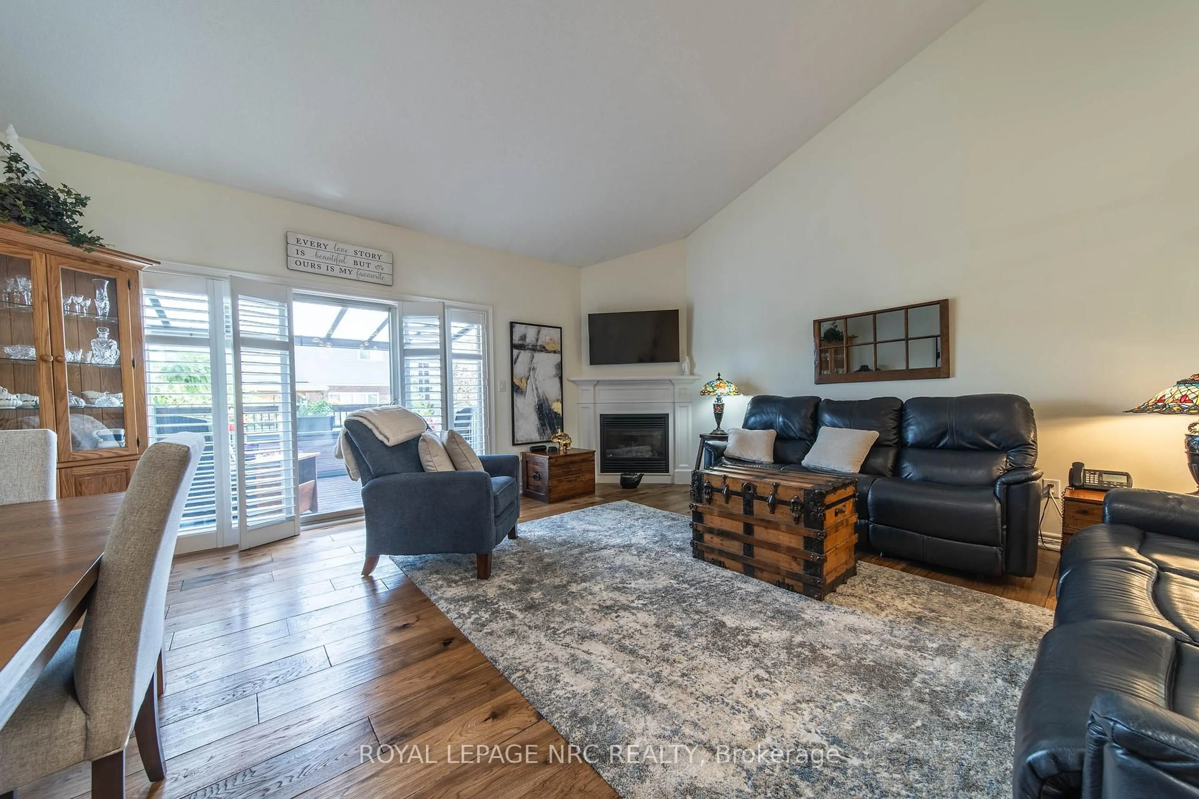 Living room with furniture, unknown for 9440 EAGLE RIDGE Dr #39, Niagara Falls Ontario L2H 0G6