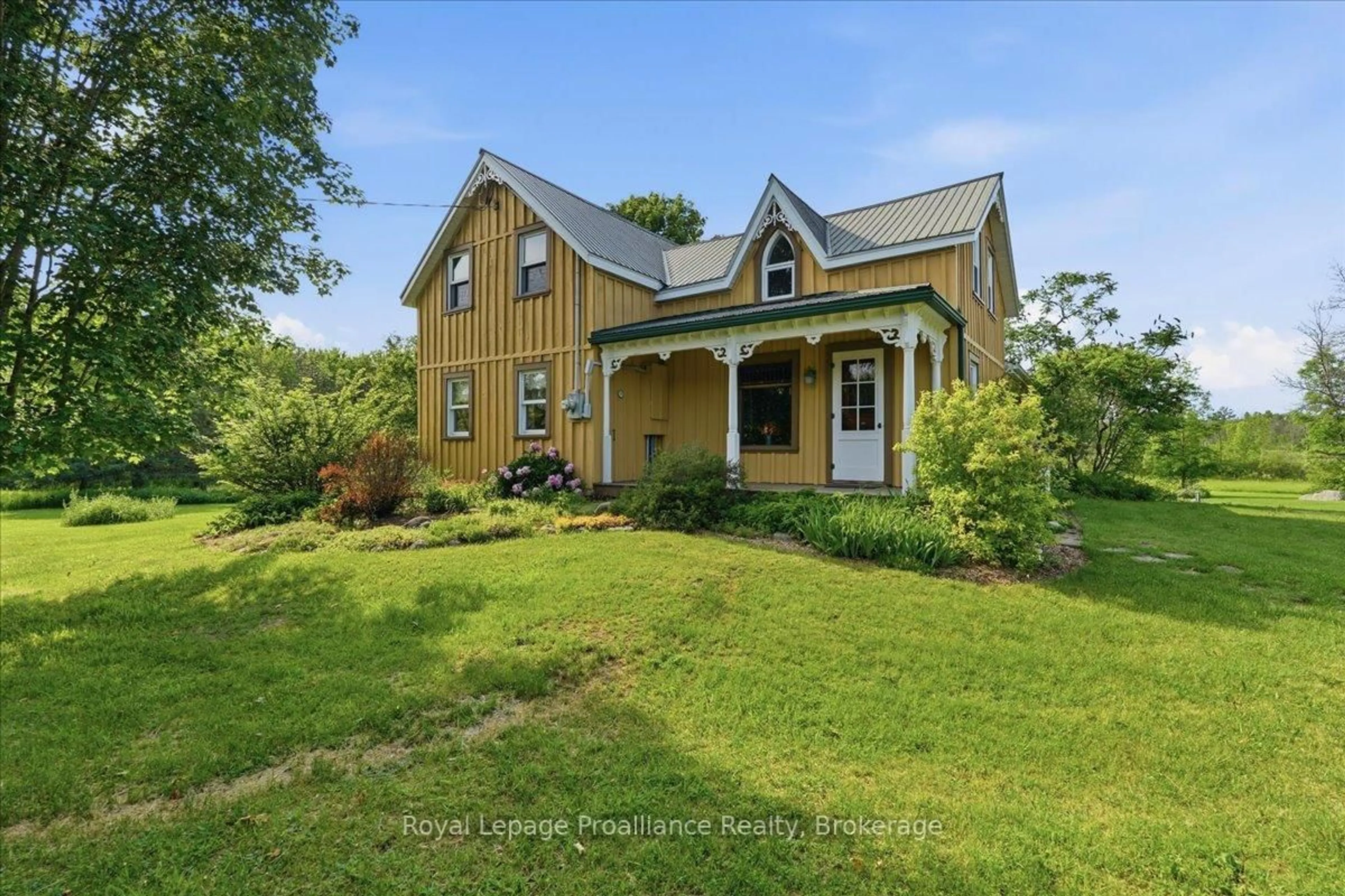 A pic from outside/outdoor area/front of a property/back of a property/a pic from drone, building for 1539 E Hungerford Rd, Tweed Ontario K0K 3J0