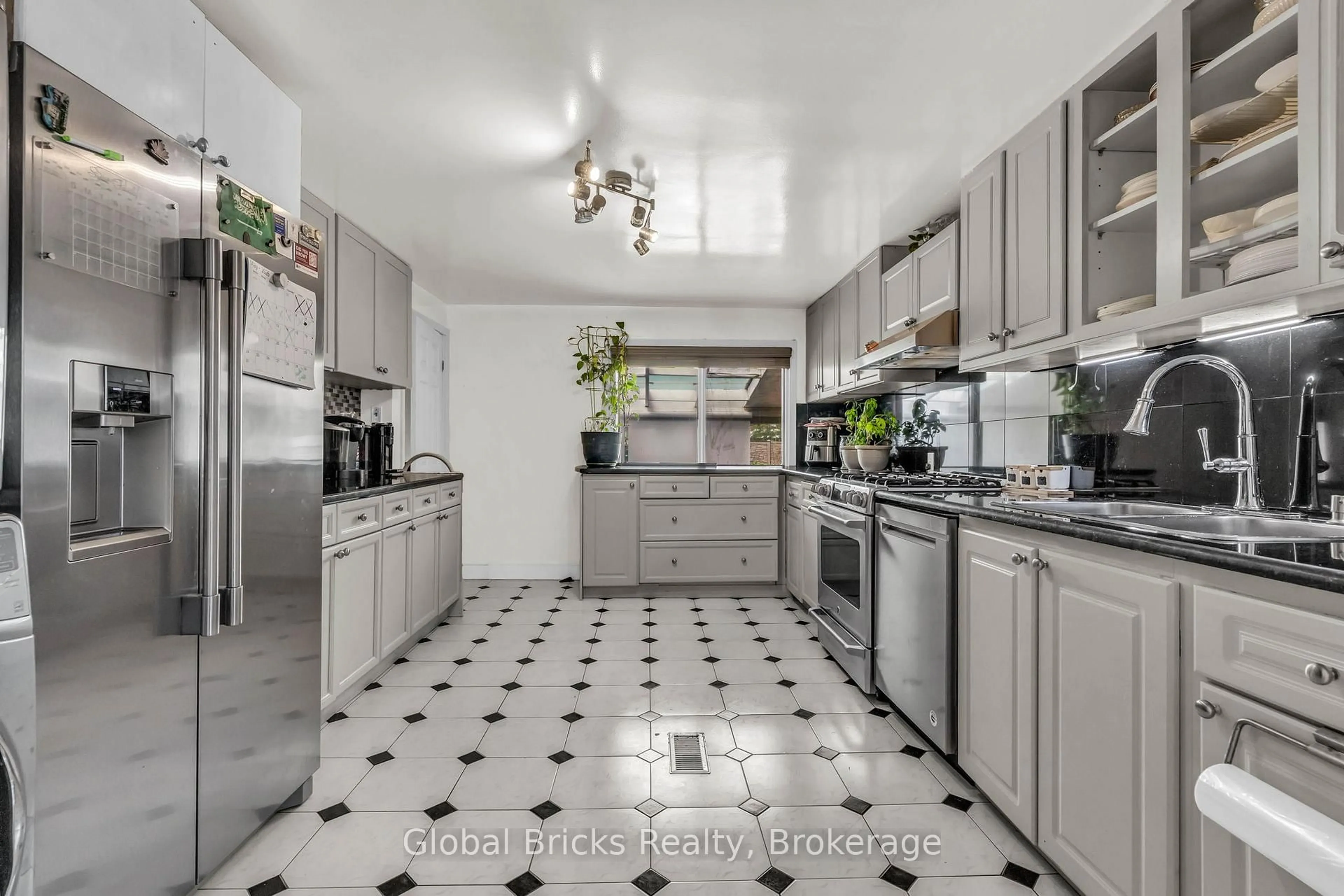 Unknown for 277 Short Ave, London East Ontario N5W 1W3