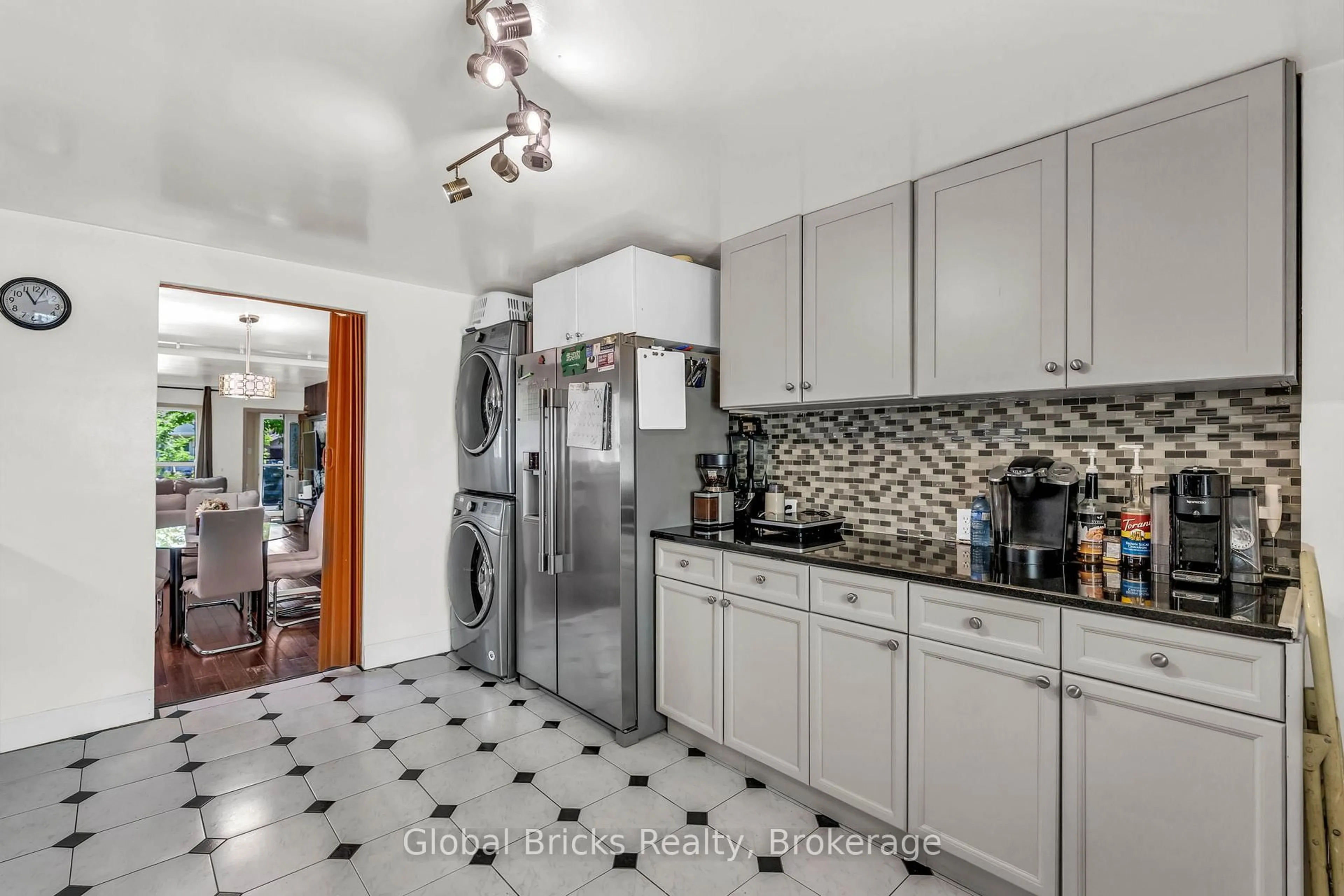 Unknown for 277 Short Ave, London East Ontario N5W 1W3
