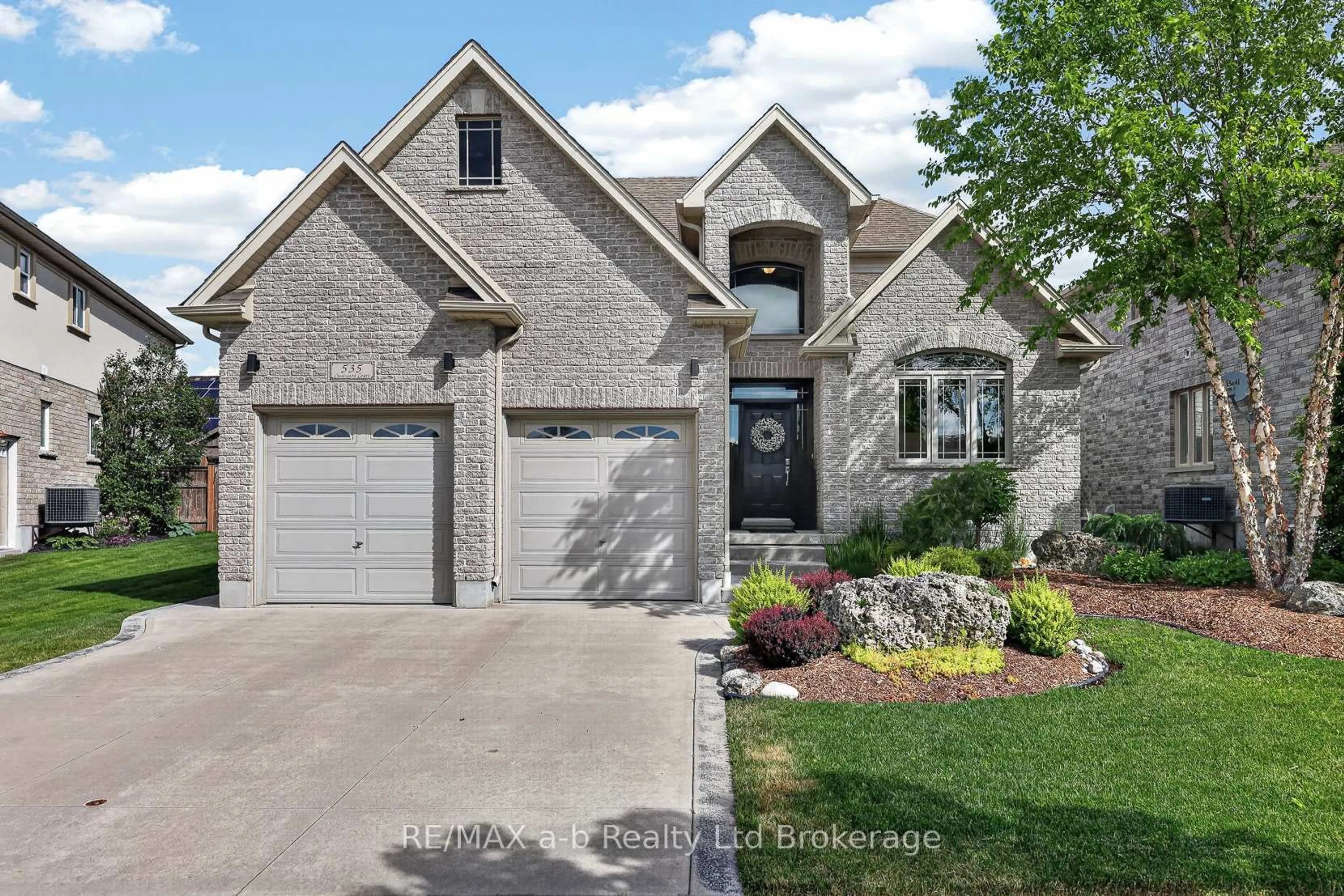 Home with brick exterior material, street for 535 Crestwood Crt, Woodstock Ontario N4T 0B9