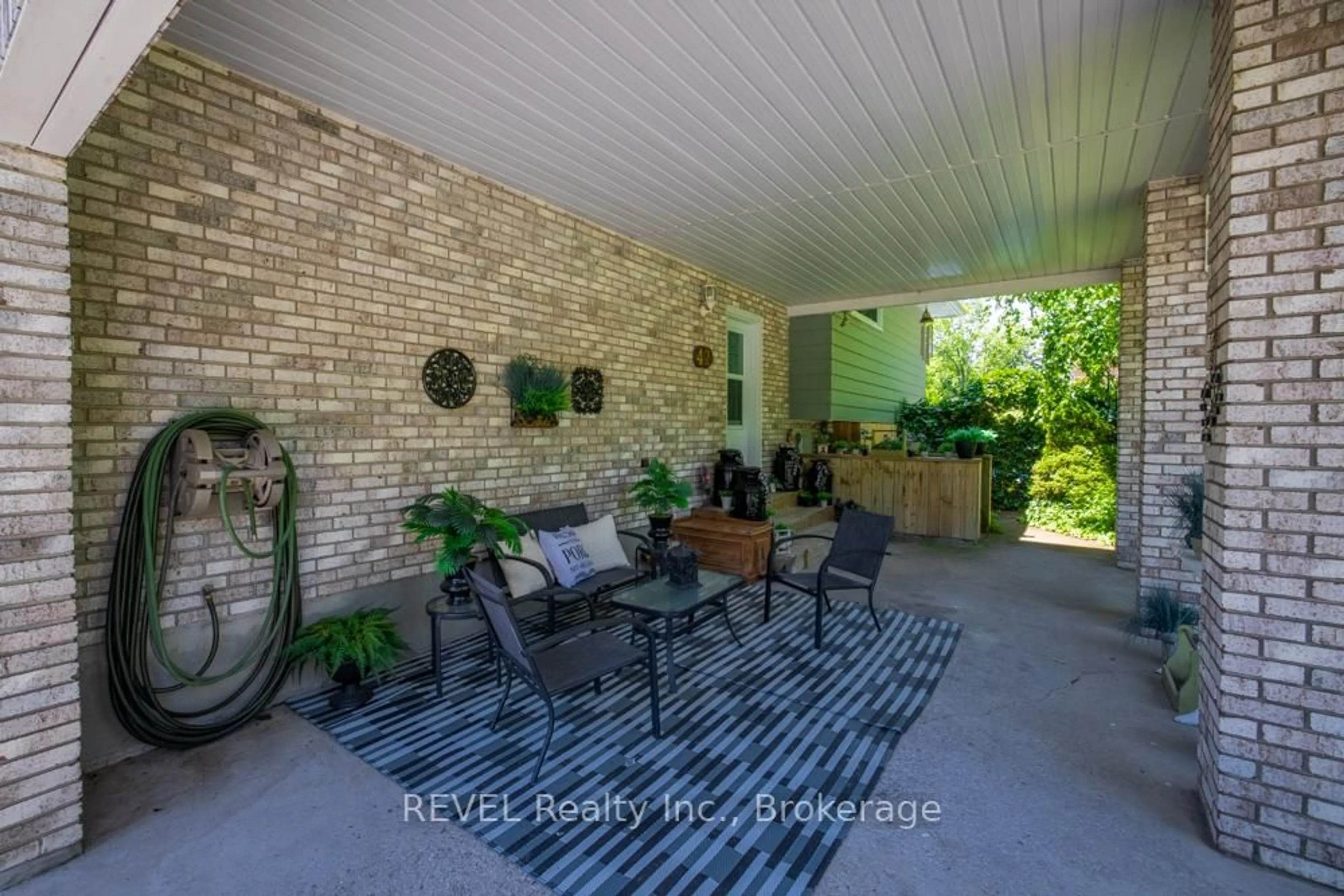 Patio, unknown for 42 St George Crt, Fort Erie Ontario L0S 1B0