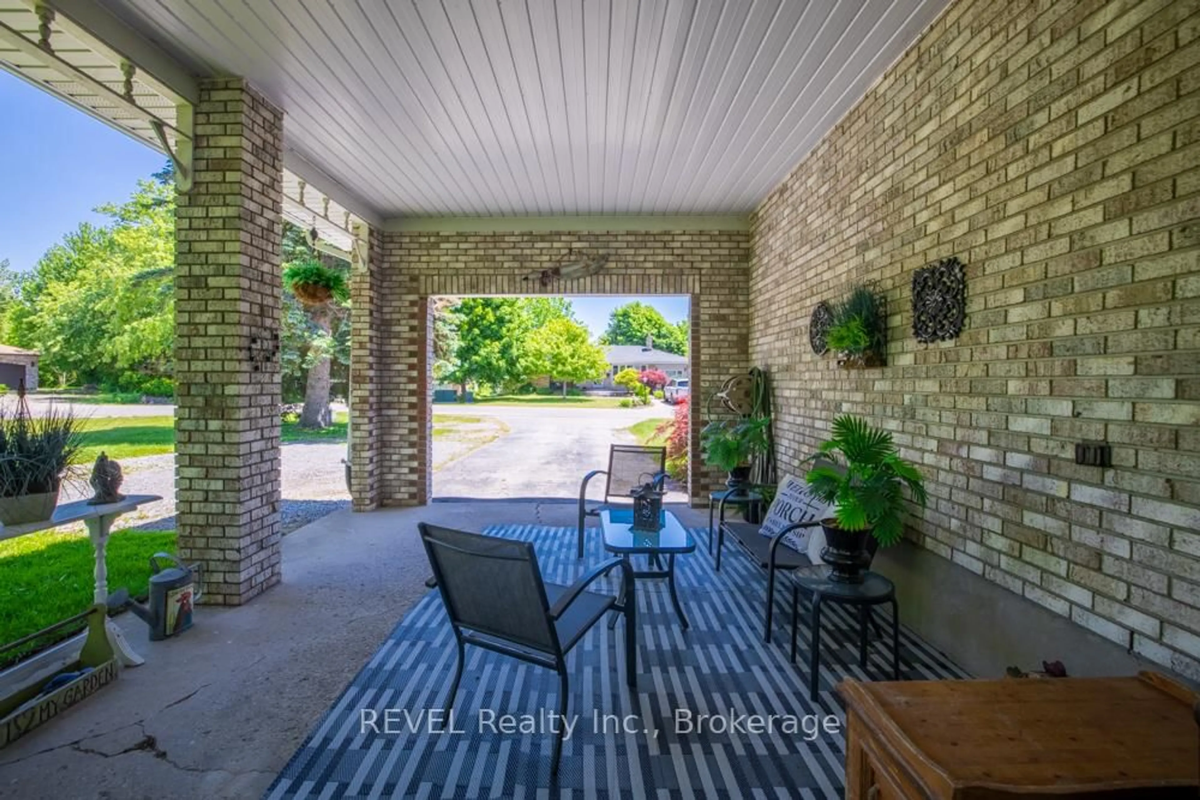 Patio, water/lake/river/ocean view for 42 St George Crt, Fort Erie Ontario L0S 1B0